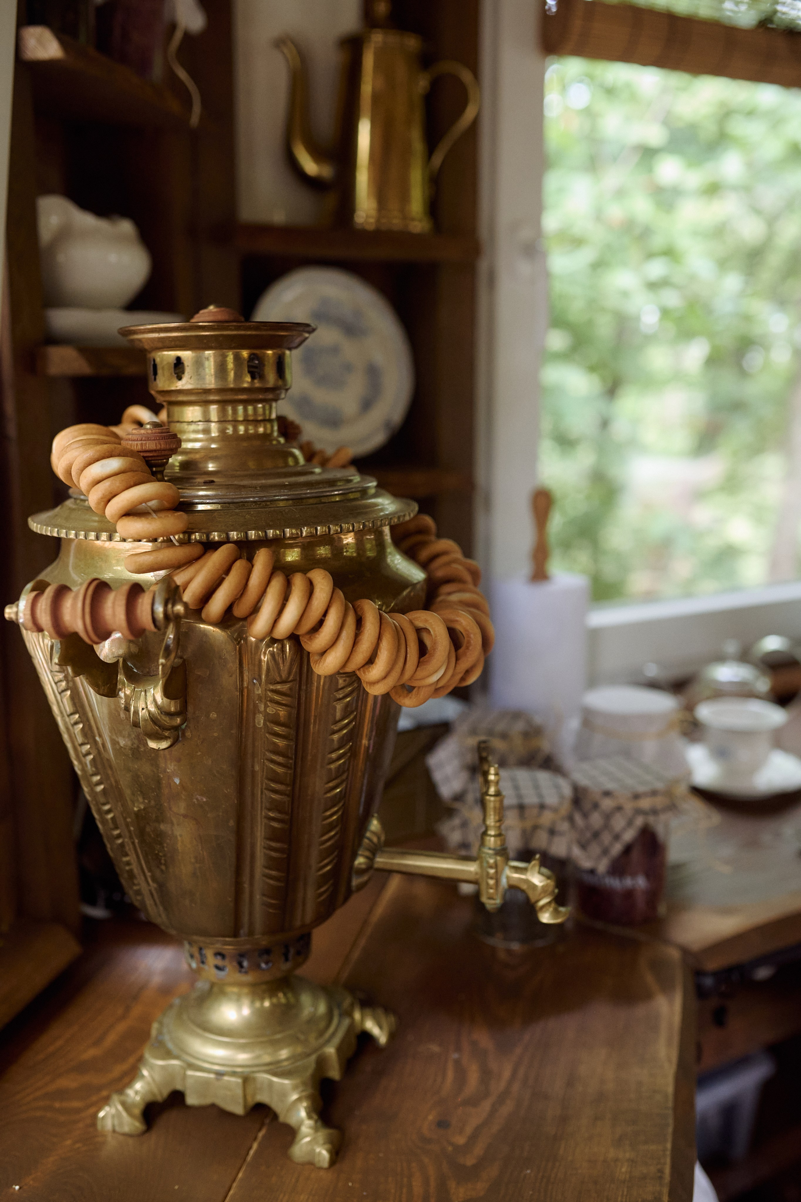 Алёна и Рада в Чайной. Семейный и свадебный lifestyle-фотограф в Москве Мария Петрова