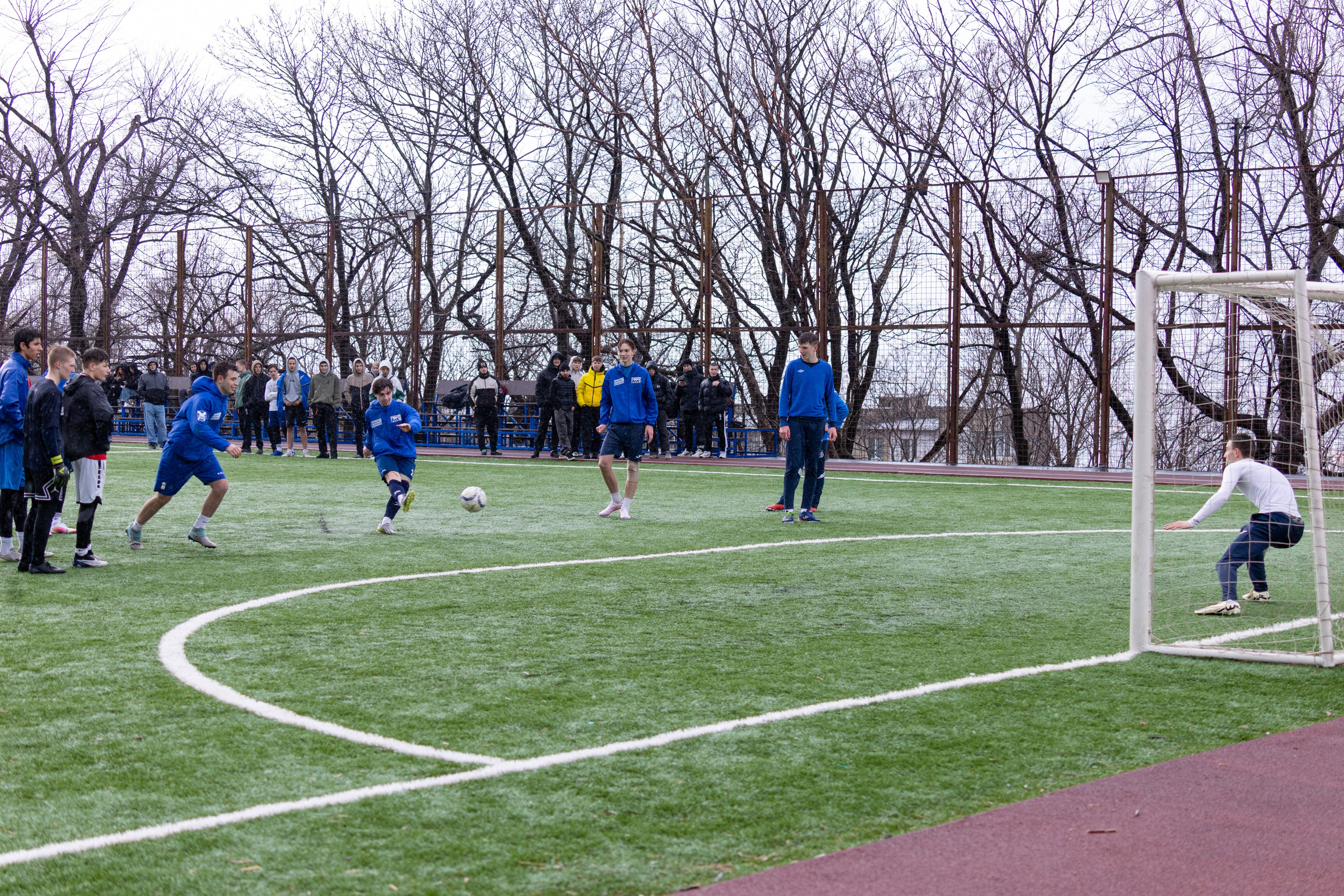 Товарищеский матч по футболу между ФК «Молодая Гвардия» и ФК «Культура». Олег Катакинов| Репортажный фотограф в городе у моря (Владивосток)