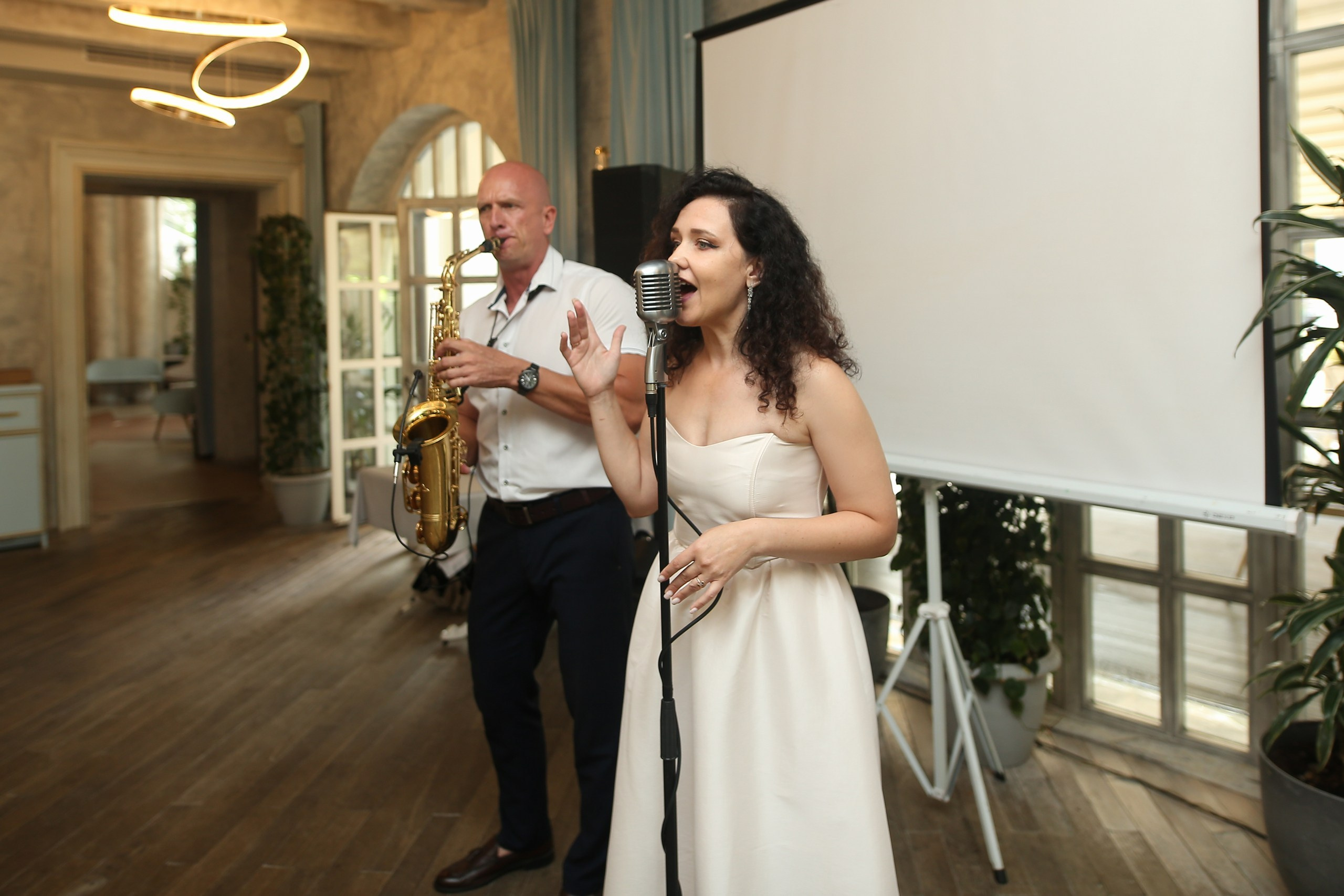 Свадебный ведущий на любое мероприятие в Москве. Свадебный ведущий в Москве Саксофон на свадьбу