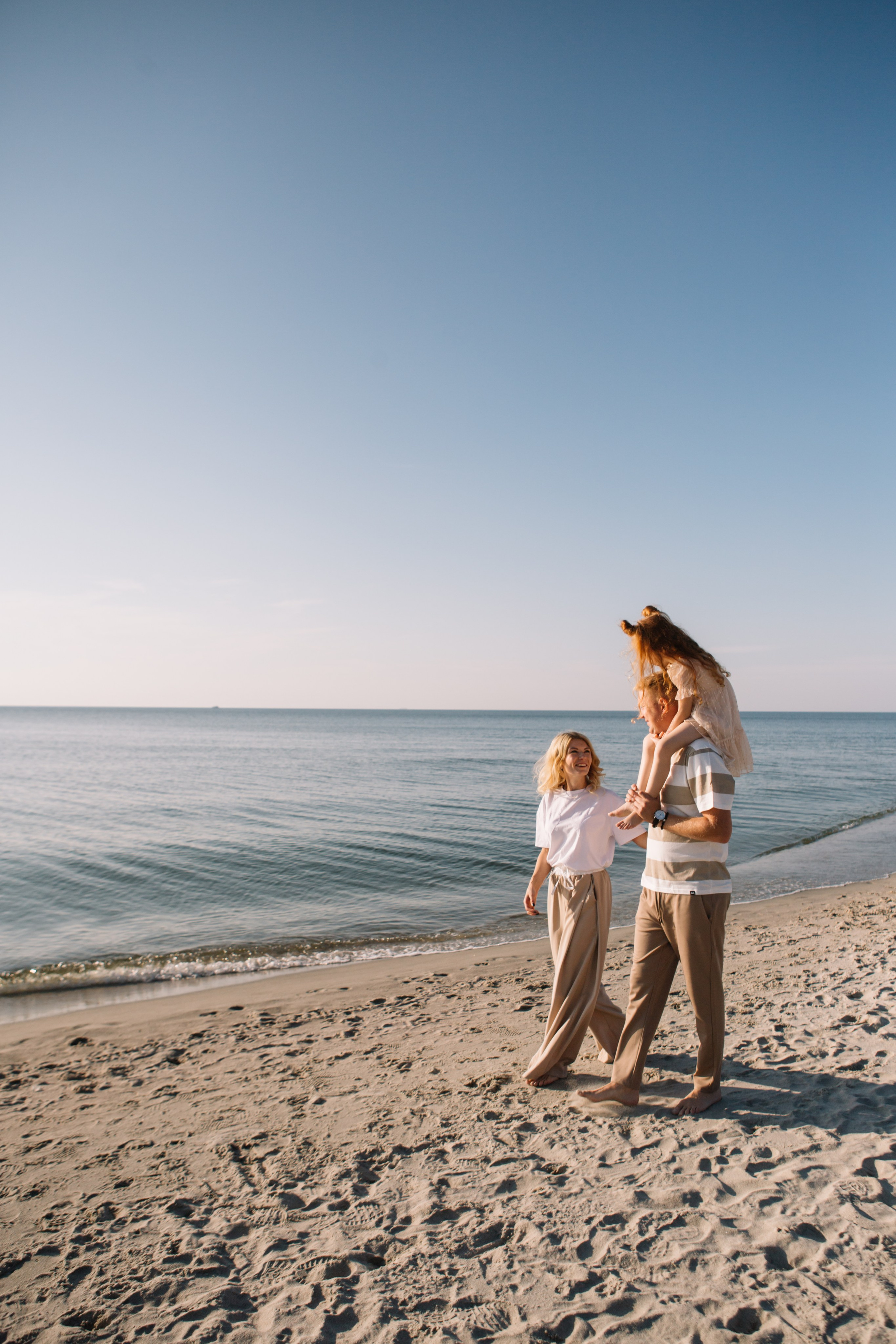 Алексей и Наталья. Семейная фотосессия на море. Семейный фотограф в Калининграде Анастасия Юрина