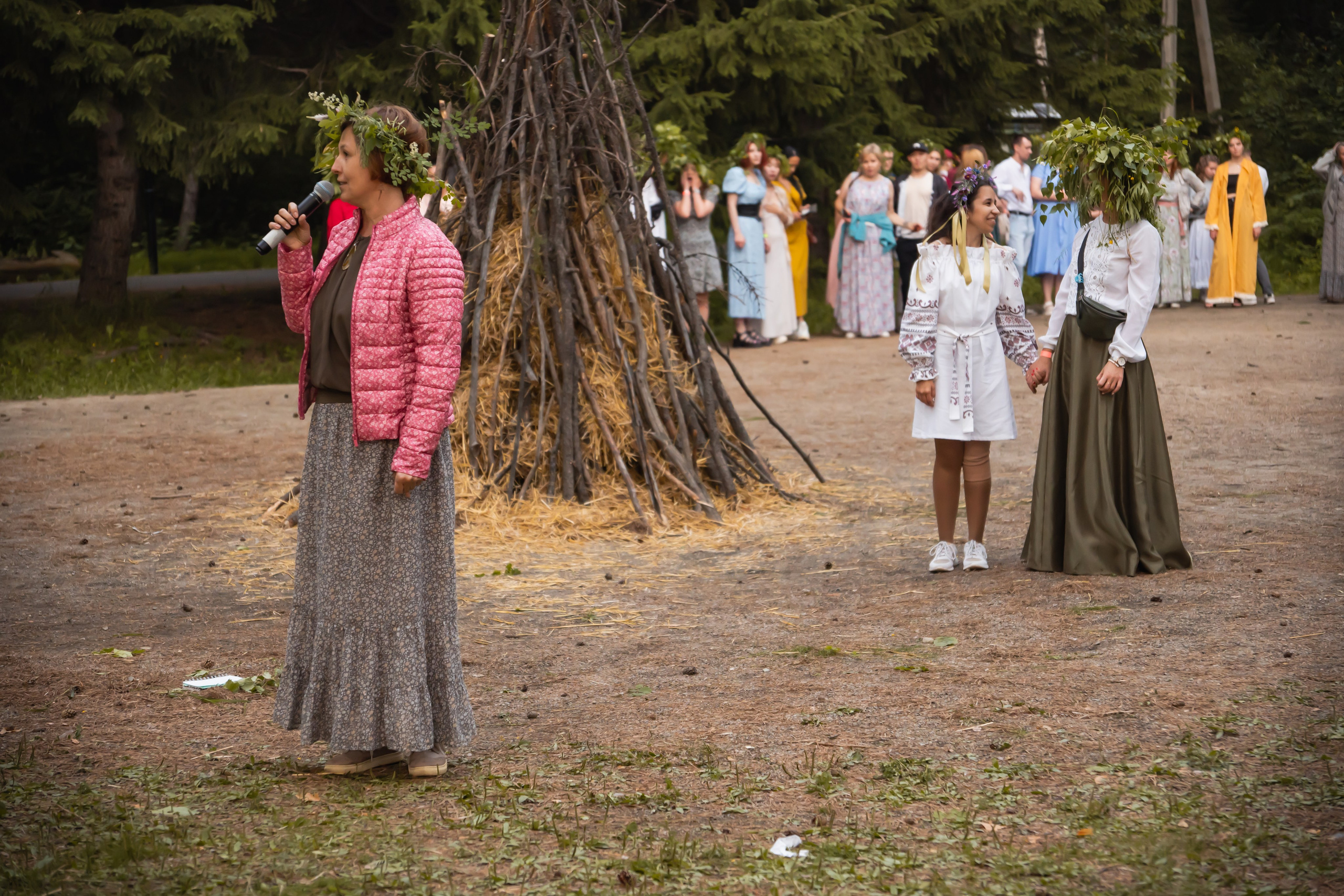 Белорусское Купалье. Занимаюсь профессиональной фотографией и живу рядом с Байкалом. Работаю в разных жанрах