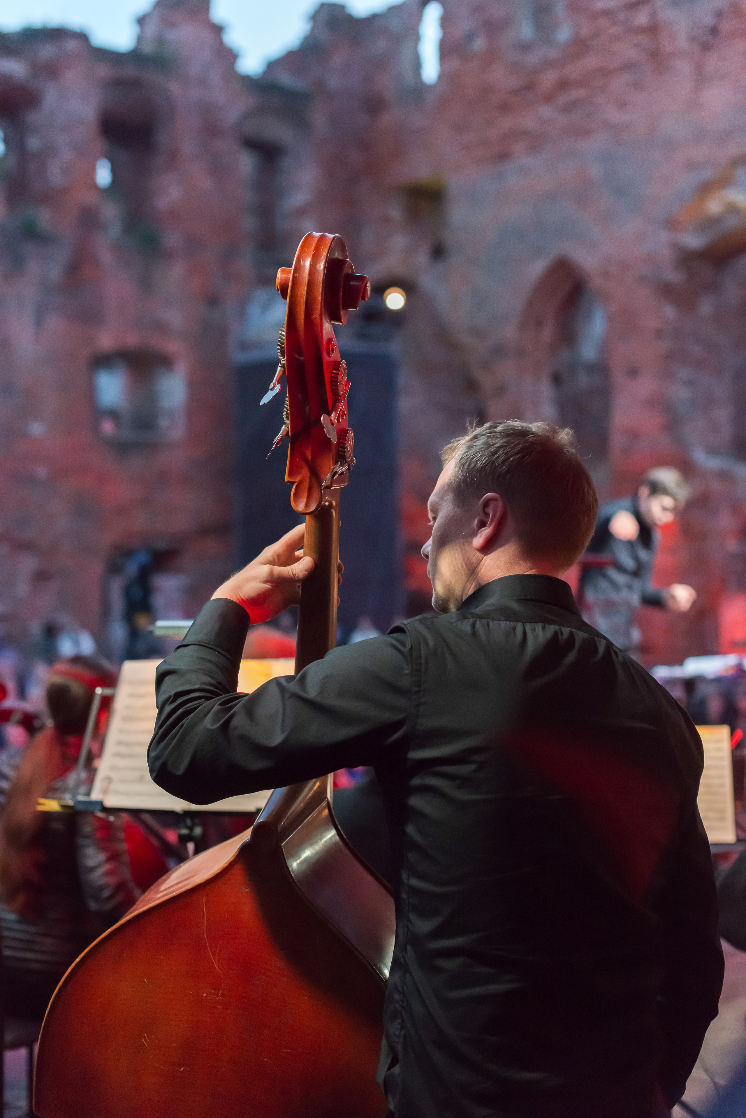 •Концерты. Фотограф Ксения Шевкопляс. г. Калининград. Кинематографический стиль — эстетика и истории, рассказанные через объектив