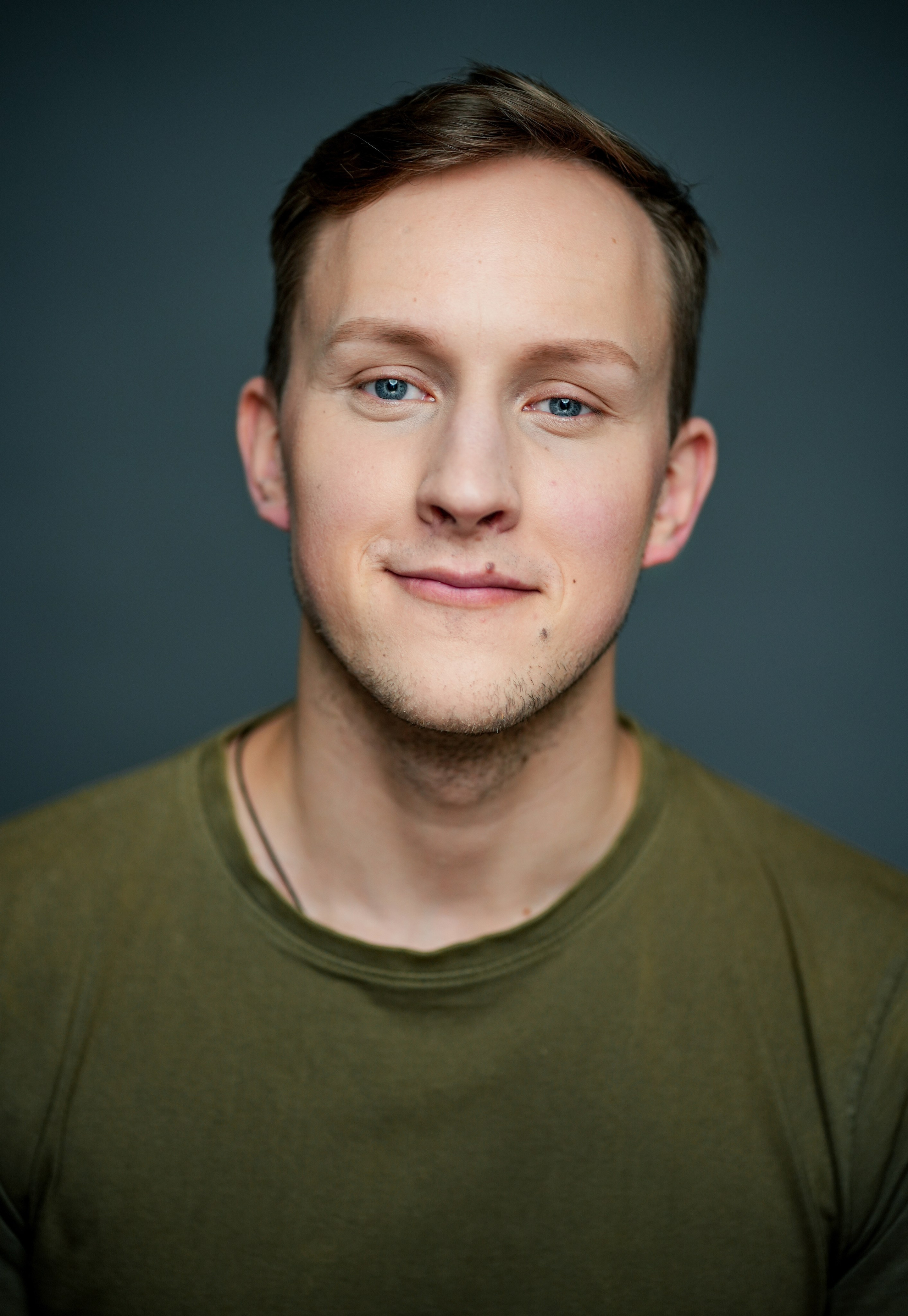 Актёр Логинов Максим. Портретная съемка в Москве, студийный фотограф Игорь Фомин