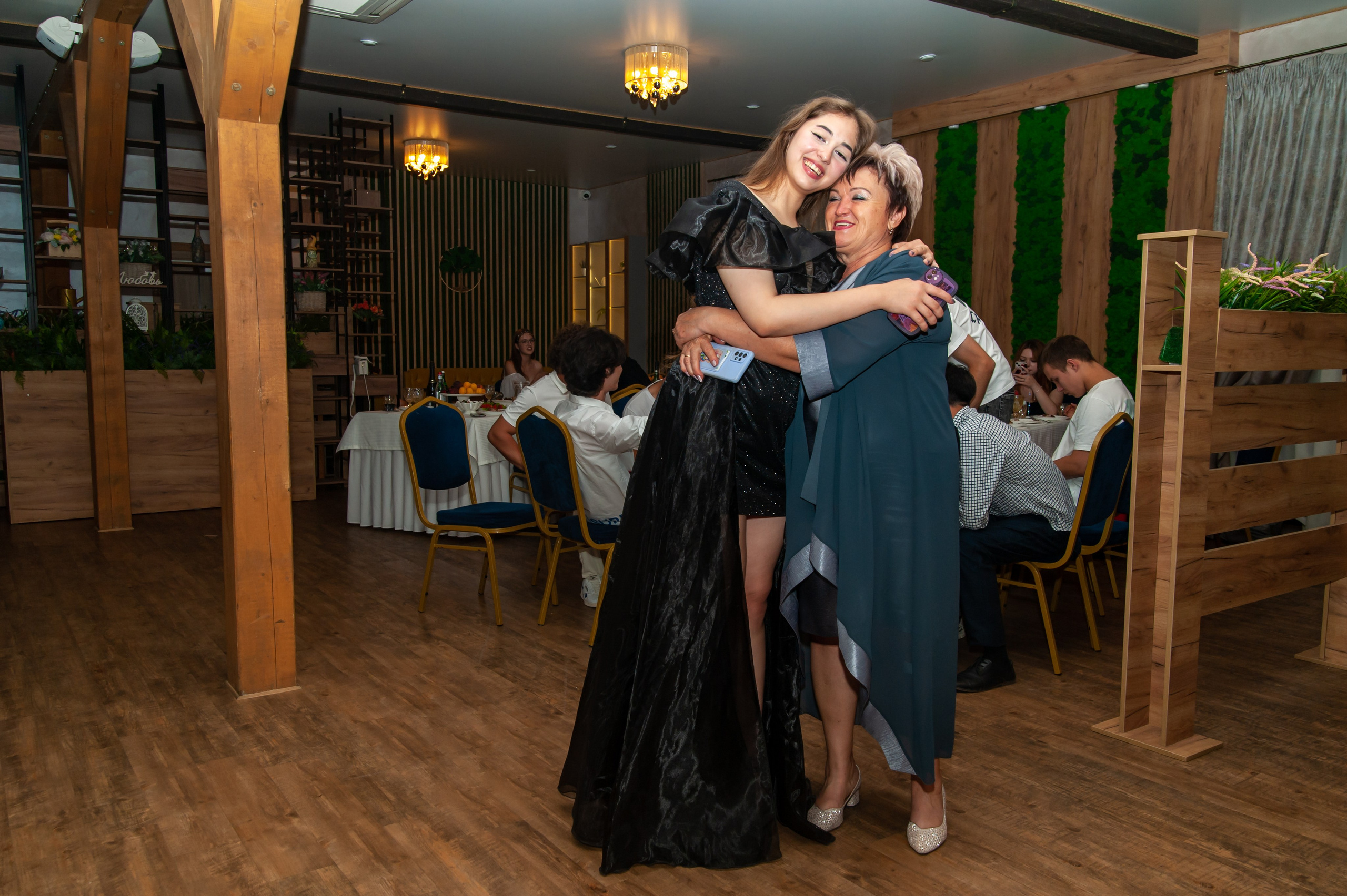 Выпускной МАОУ СОШ № 17 им. Эдуарда Есаяна. Свадебный и семейный фотограф Денис Лукьянов в Краснодаре, Краснодарском крае и Республике Крым