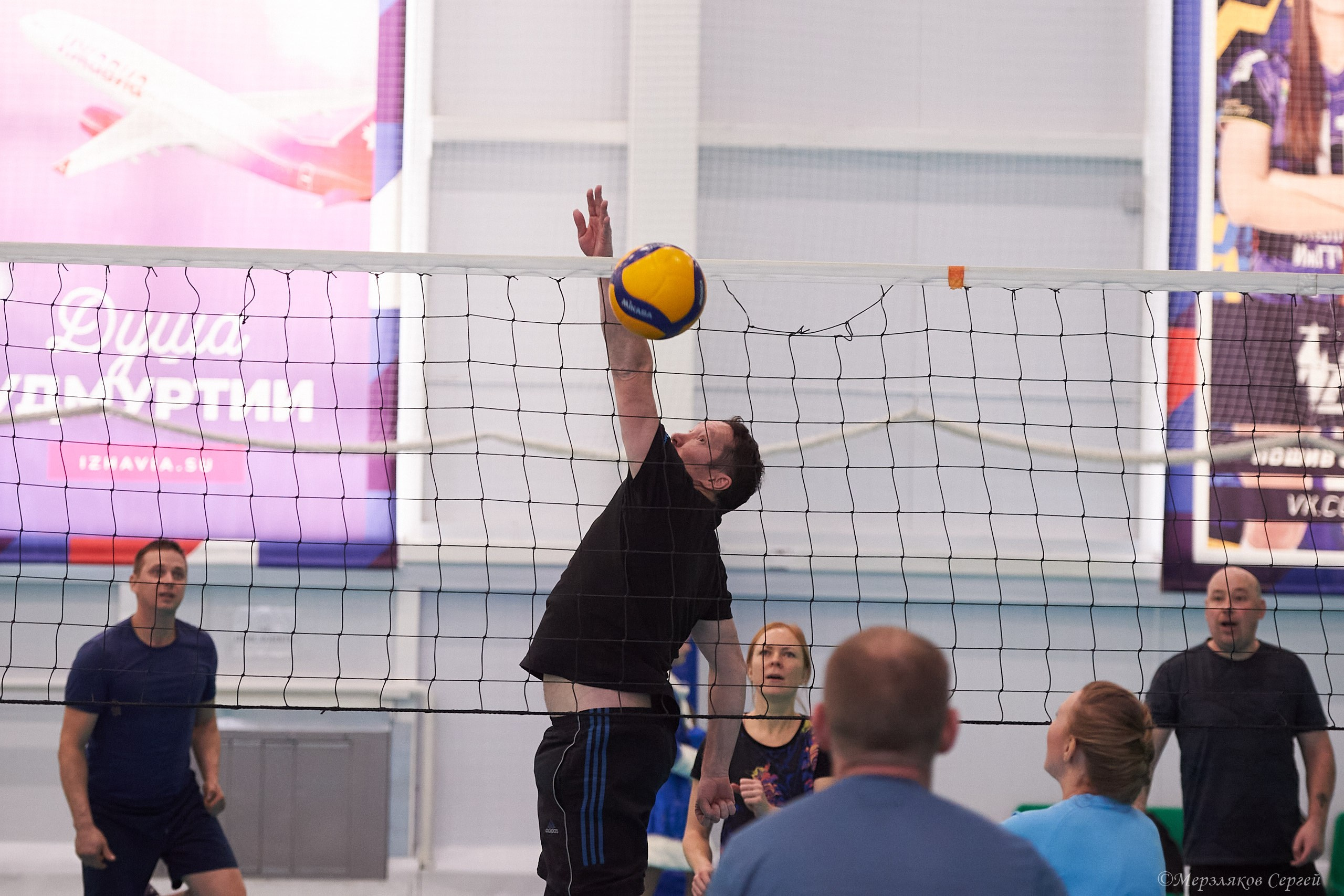 Новогодний волейбольный турнир. Ижевск. 16.12.23. Спортивный репортажный фотограф в Ижевске Сергей Мерзляков
