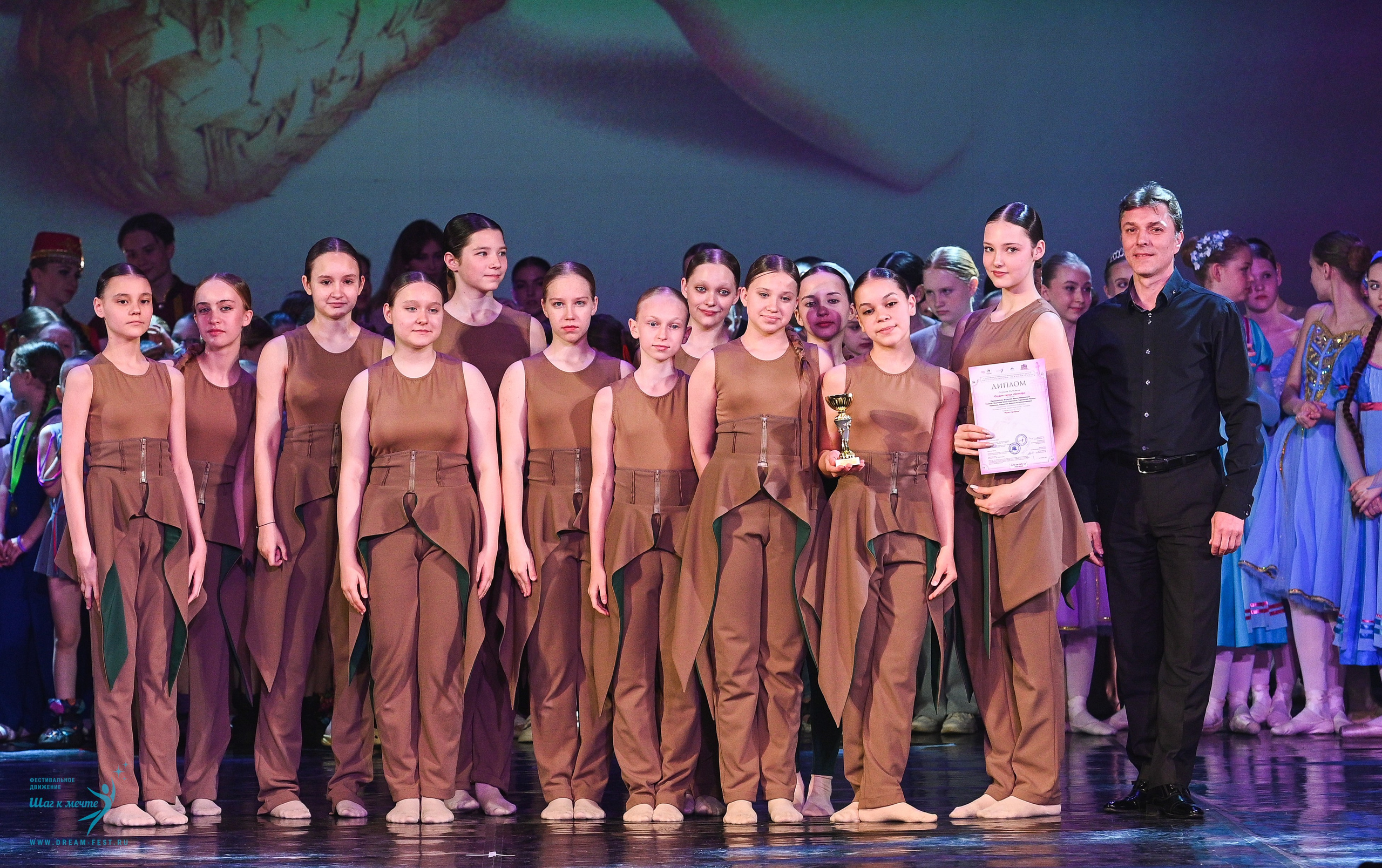 24.05.2025 «Мир под названием — Искусство танца» Фестивальное движение «Шаг к мечте» г. Кострома. Медиастудия Фото Концепт