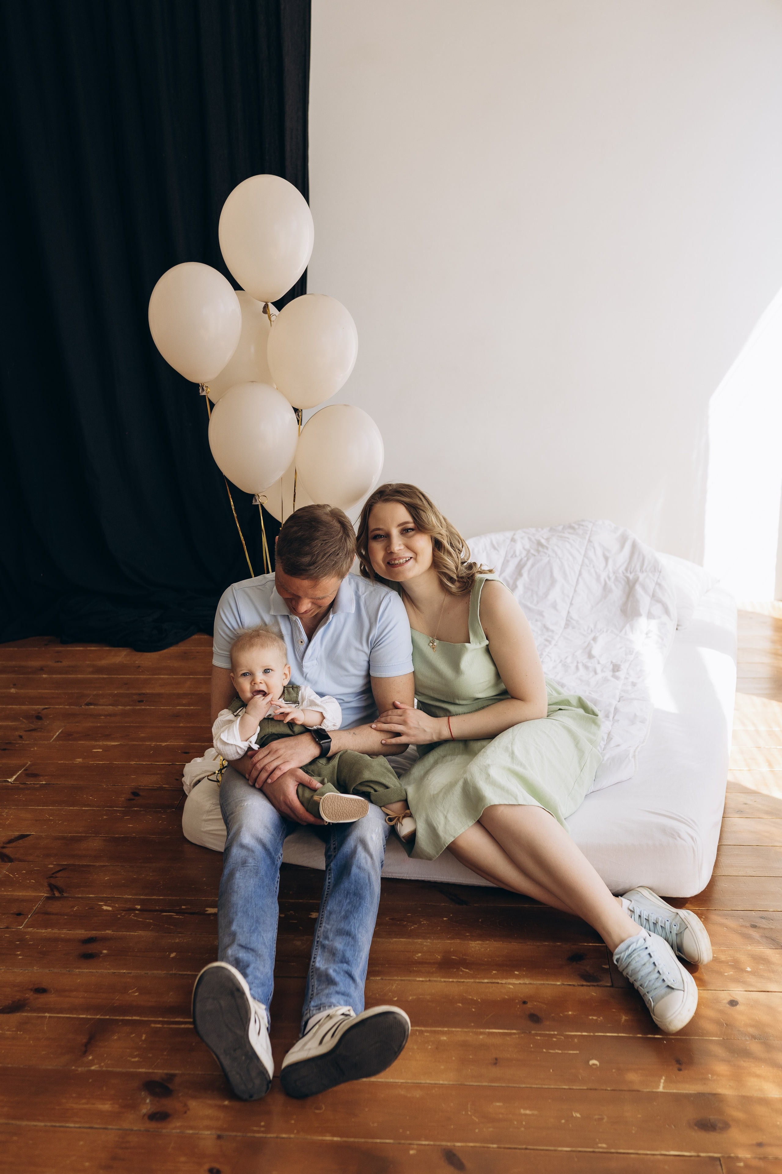 Семейная фотосессия в студии в Москве, семейный фотограф Анна Полушина. Свадебный фотограф в Москве Анна Полушина