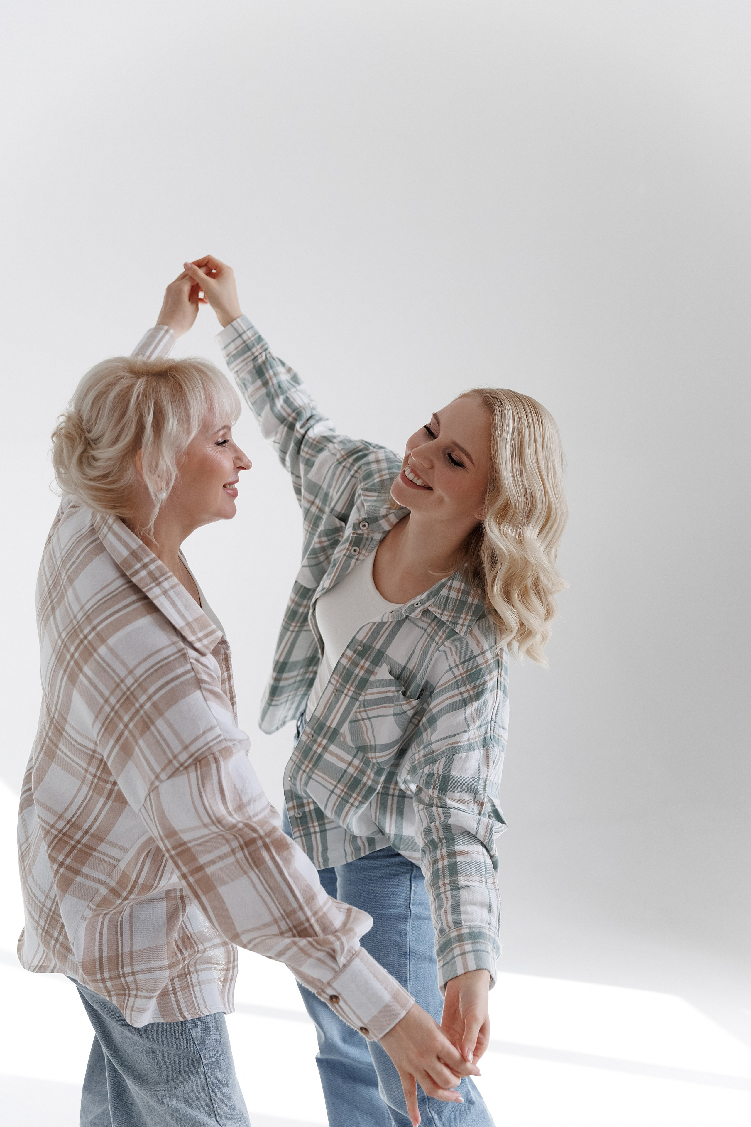 Диана с мамой в студии. Свадебный фотограф в Пскове и Санкт-Петербурге | Анна Голикова