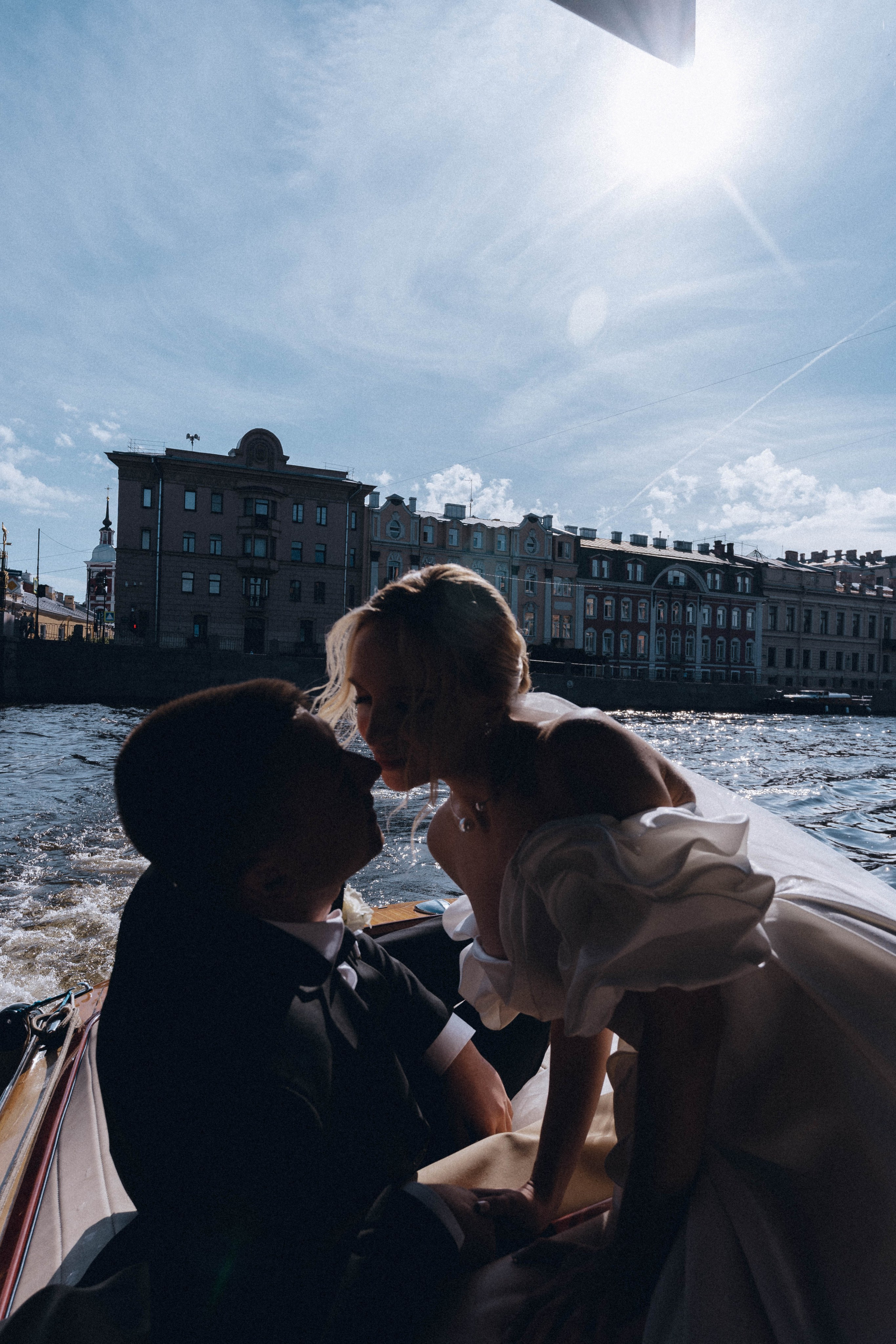СВАДЕНБНАЯ СЬЕМКА НА КАТЕРЕ ПО КАНАЛАМ САНКТ-ПЕТЕРБУРГА И В АКВАТОРИИ НЕВЫ. Профессиональный фотограф, Санкт-Петербург — Виктория Богомолова
