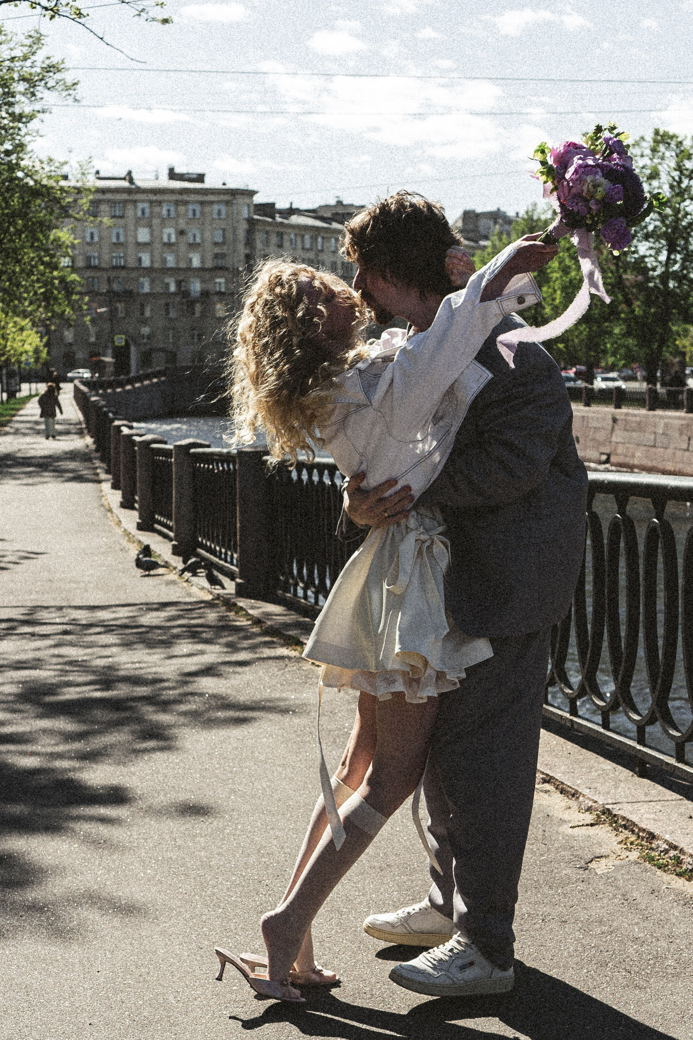 СВАДЕБНАЯ ПРОГУЛКА ПО ПЕТРОГРАДКЕ ВЕСНОЙ. СВАДЕБНАЯ ФОТОСЕССИИЯ НА ПЕТРОГРАДКЕ. Профессиональный фотограф, Санкт-Петербург — Виктория Богомолова