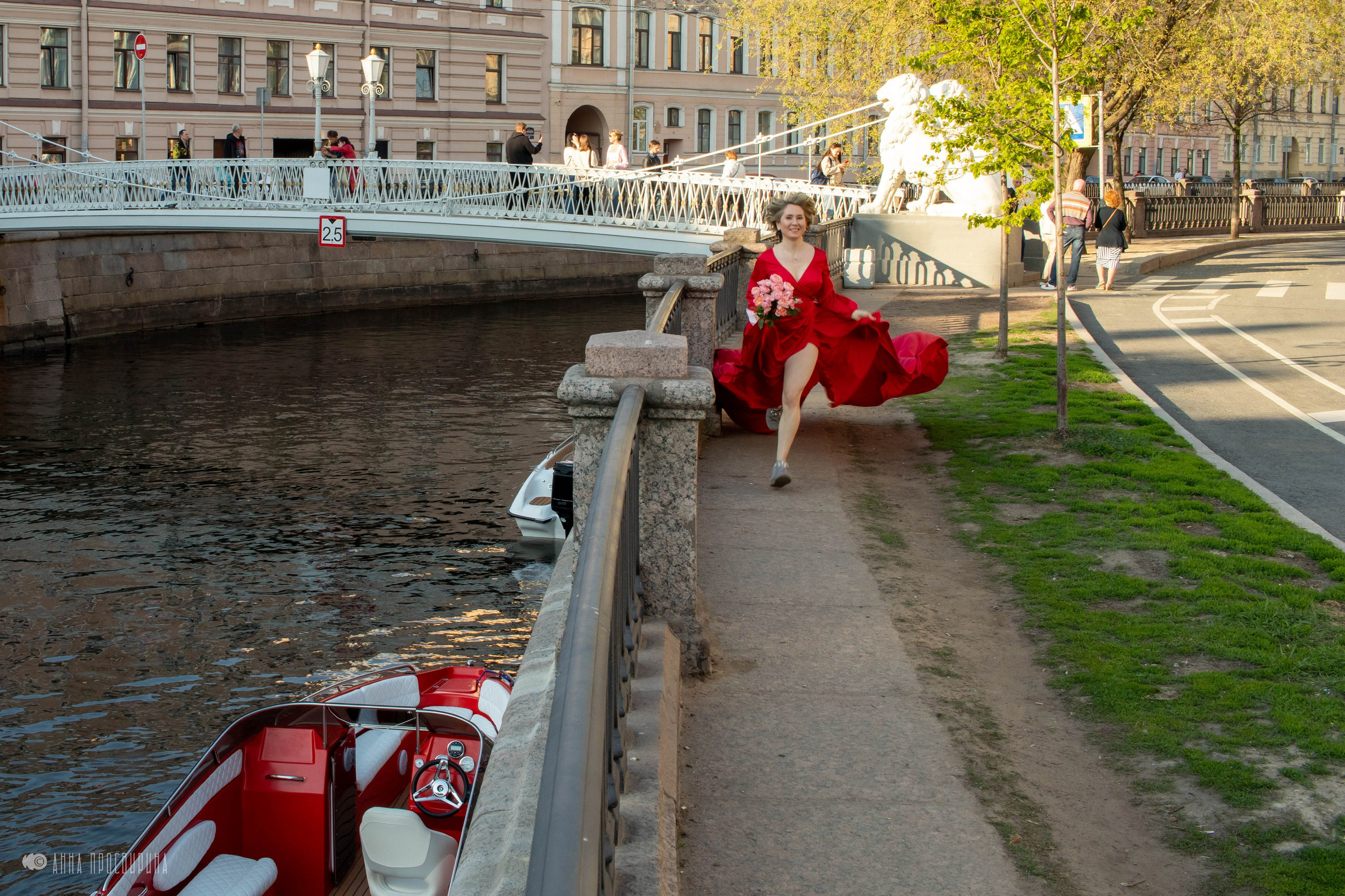 Контент-съемка с цветами, канал Грибоедова. Ваш фотограф в Санкт-Петербурге Анна Просвирина