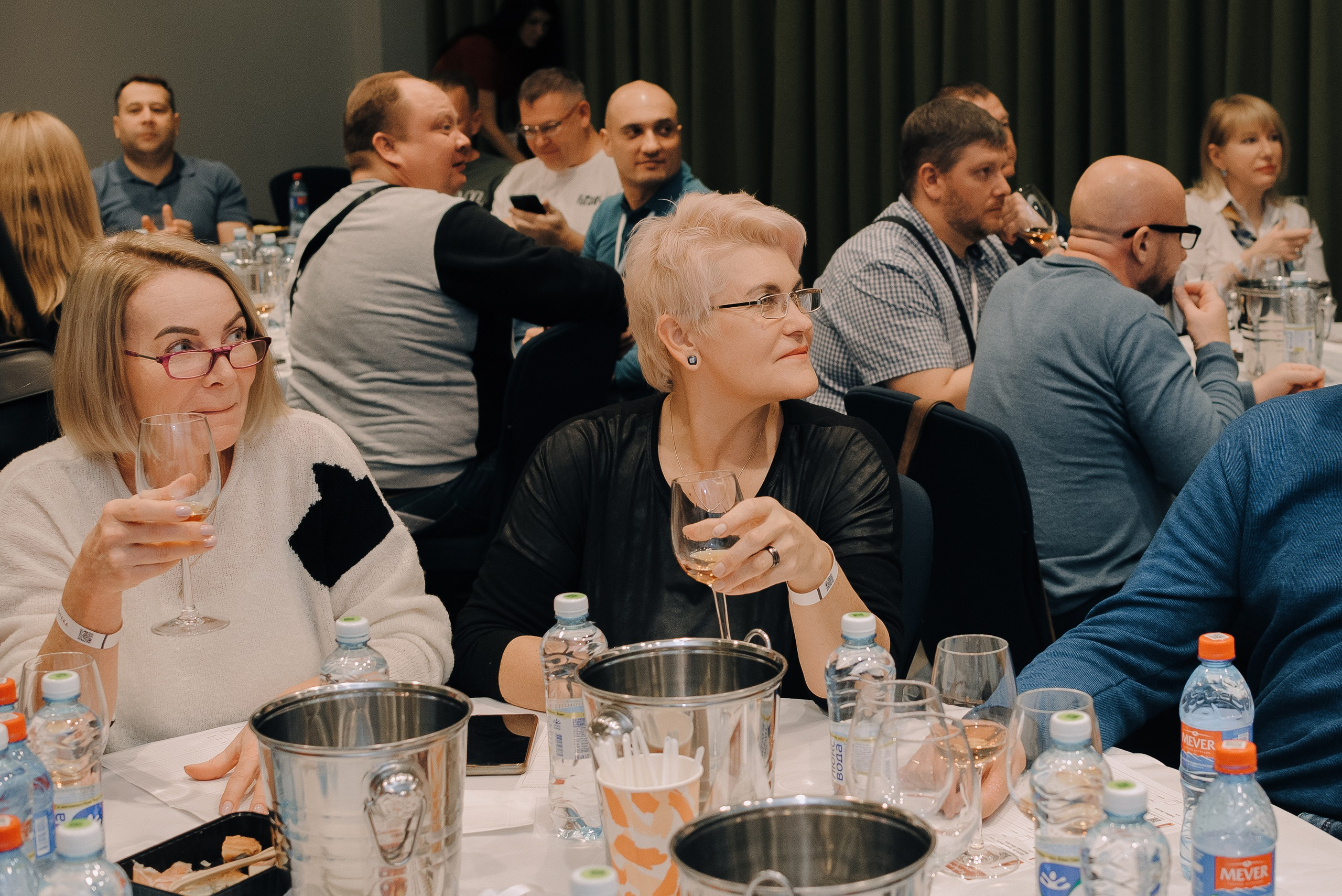 ФЕСТИВАЛЬ ВИНА И КРЕПКИХ НАПИТКОВ МАВТ-ВИНОТЕКА. Репортажный фотограф Зуев Роман г. Челябинск