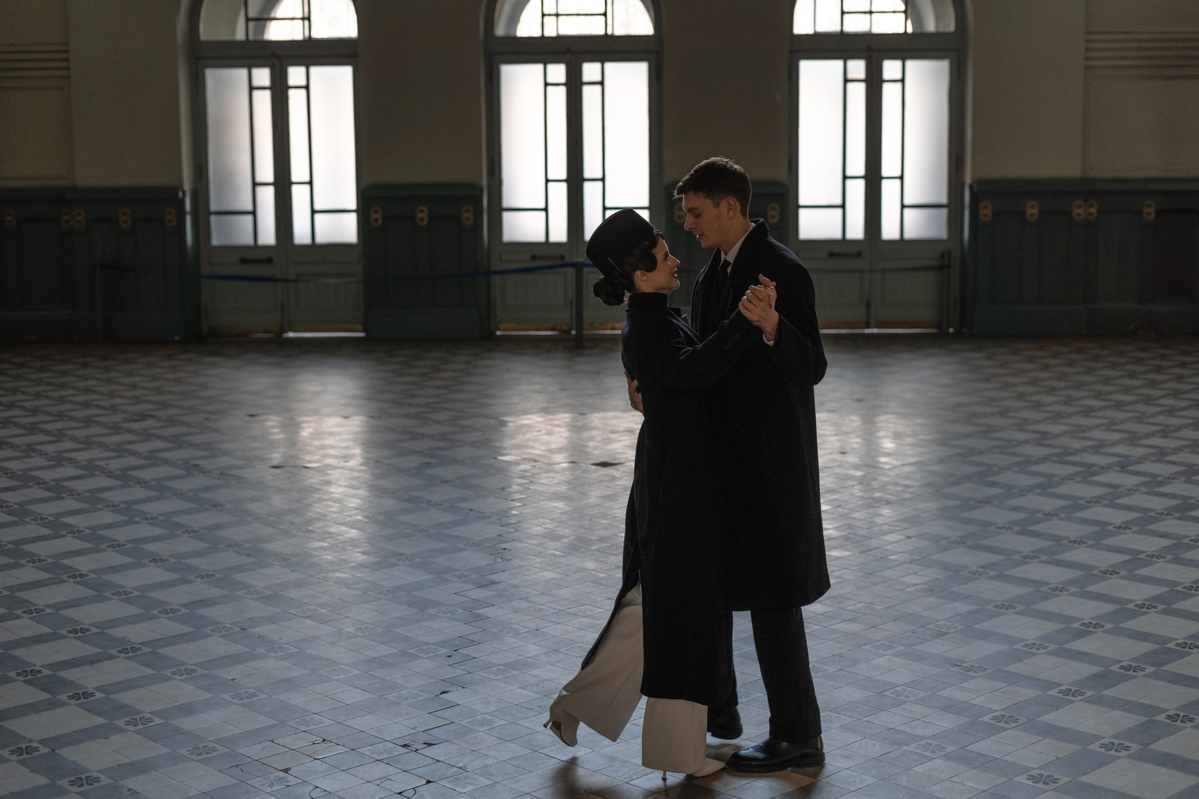 Витебский вокзал Петр и Марина. Ольга Брайт Семейный и Контент Фотограф в Санкт-Петербурге