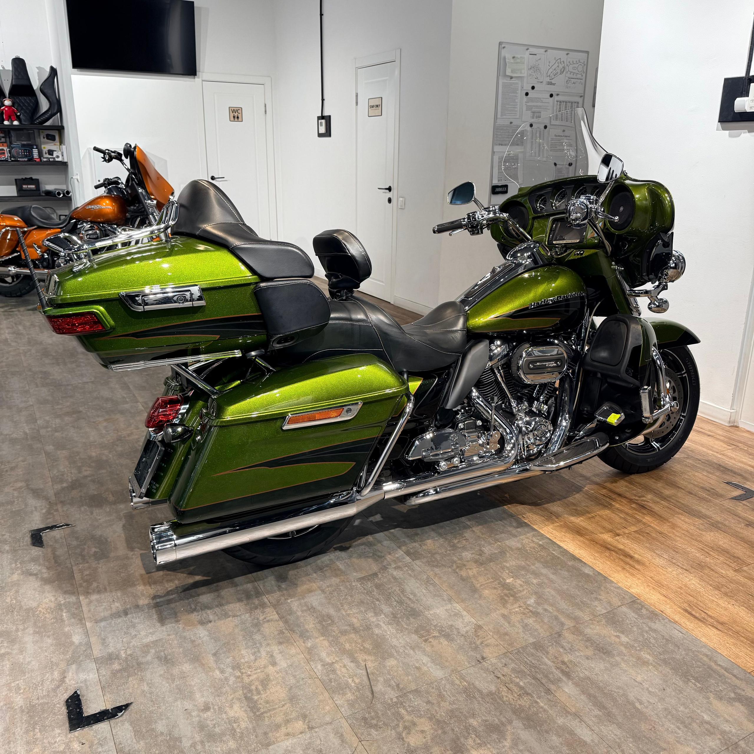 2017 CVO Electra Glide Spiked Olive Serpentine Green. Hello Davidson, Москва. Только хорошие мотоциклы…