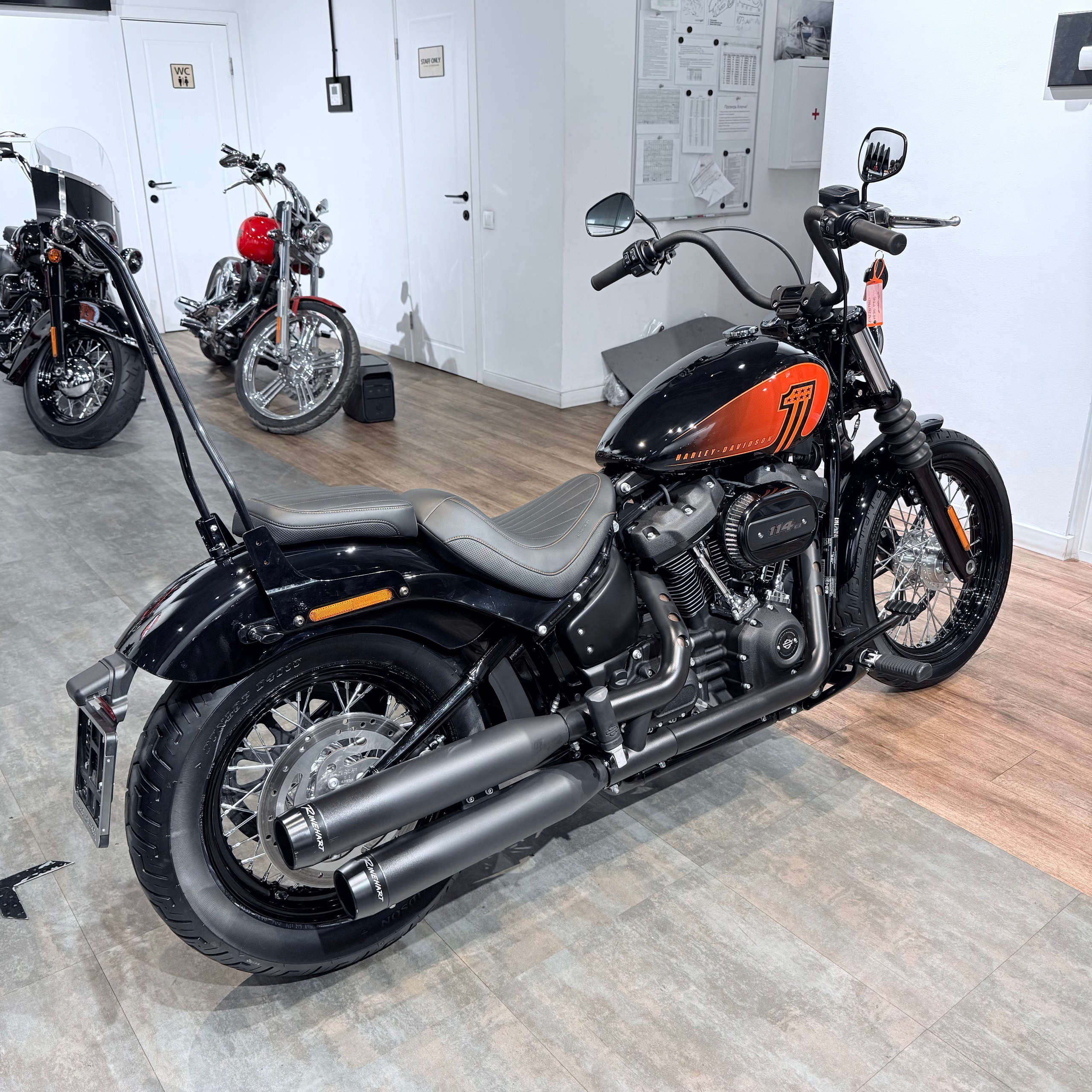 2021 Street Воb Вlack Ваjа Orаngе. Hello Davidson, Москва. Только хорошие мотоциклы…