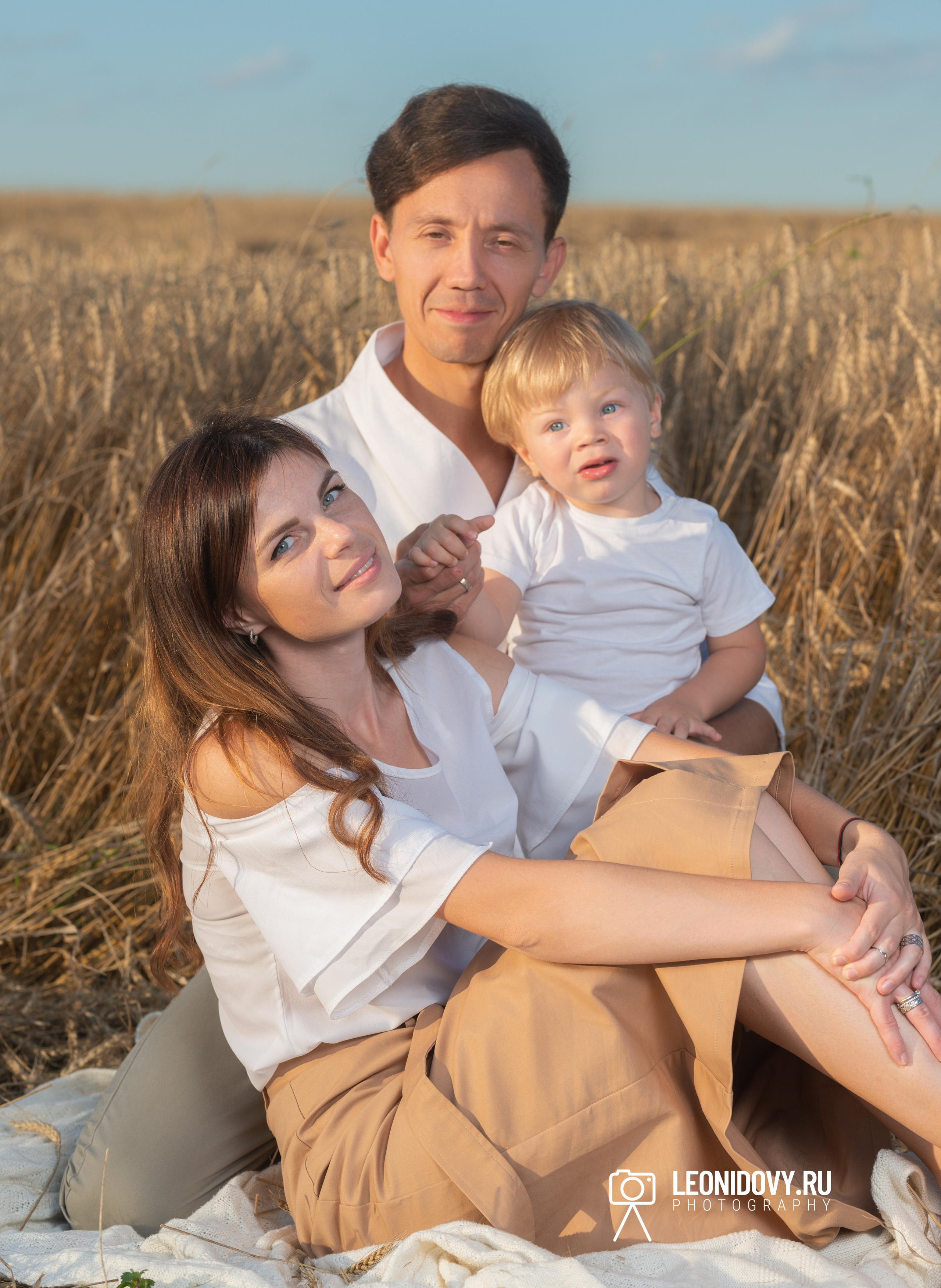 ВЕЧЕР В ПОЛЕ