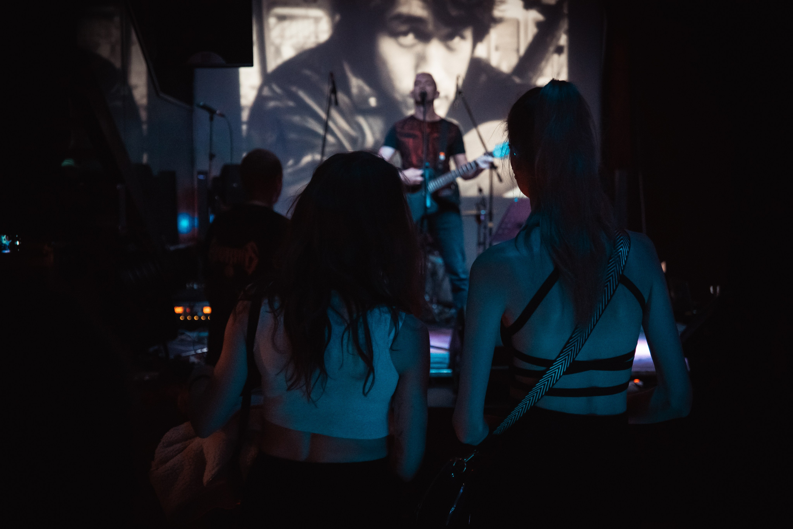 Павел Горловой, Концерт памяти В.Цоя, 16.08.2025, Эрмитаж. Фотограф Регина Крикунова г. Красноярск