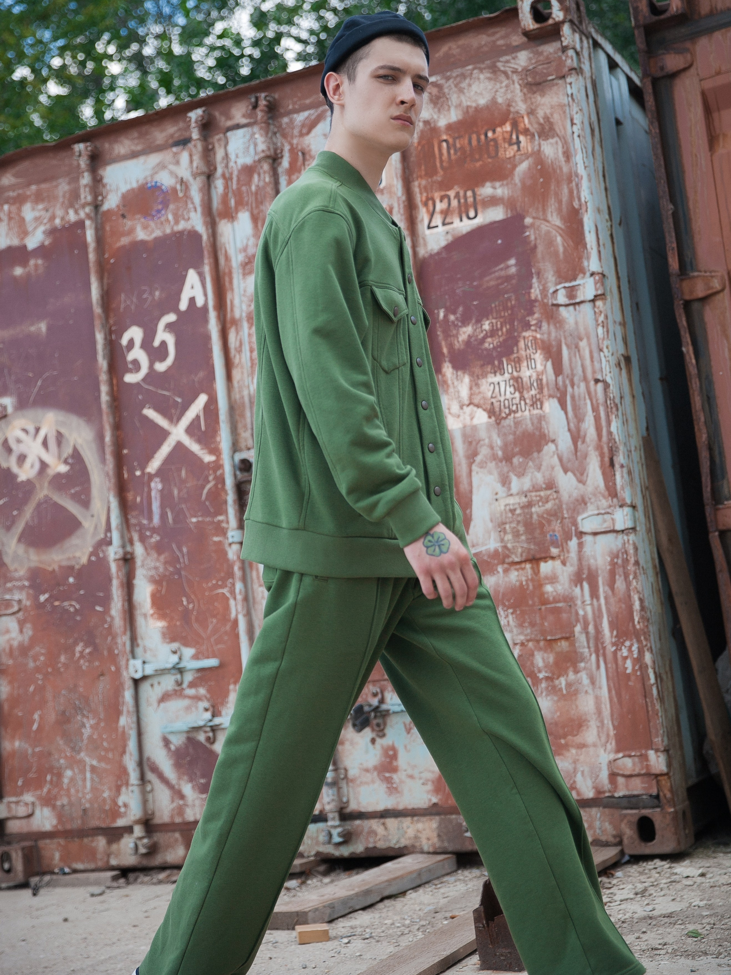 Лук бук Tolyboy. Каталожный и предметный фотограф в Москве Анна Nesmeliva