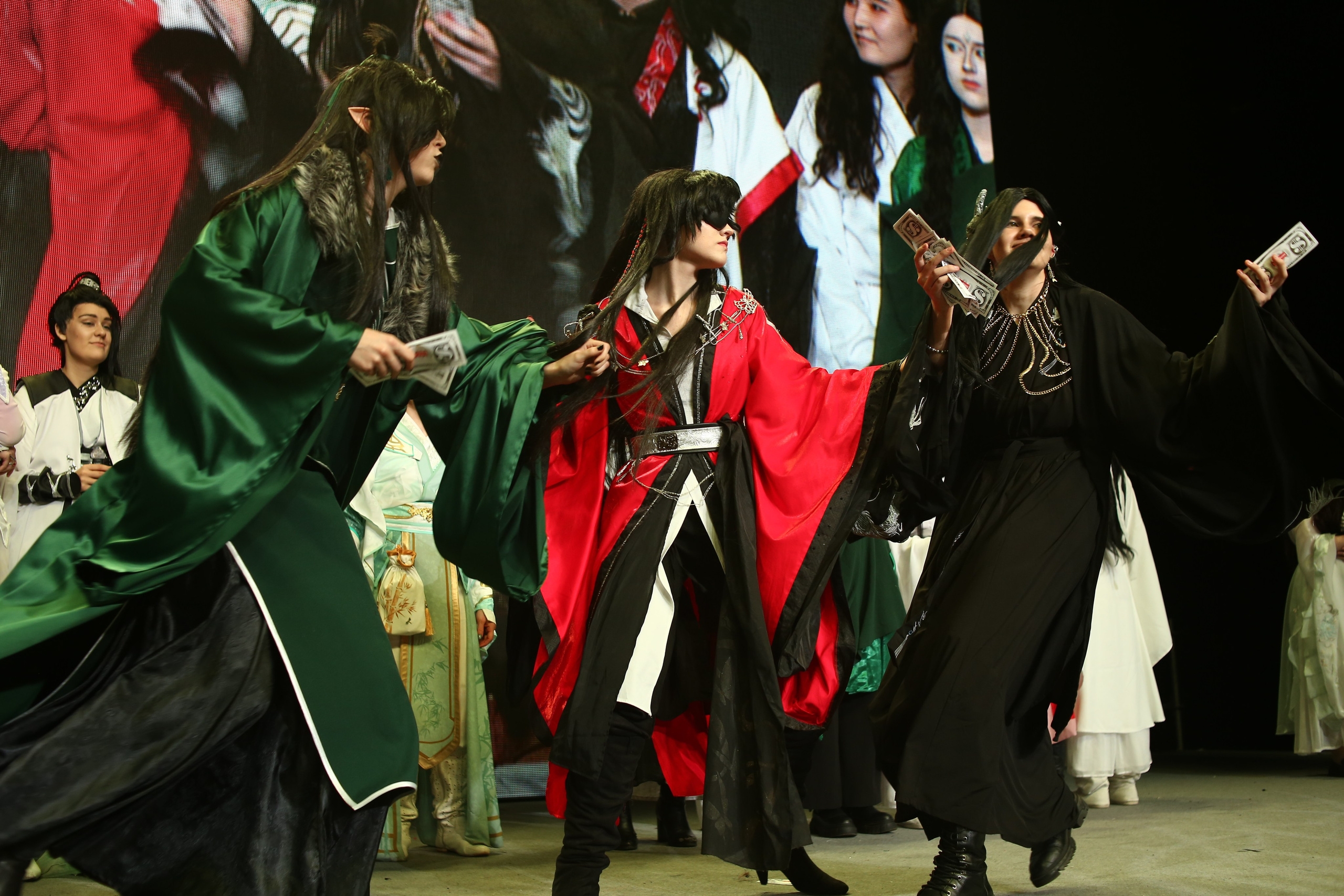 ЦЫ Жун , Хуа Чен и Черновод из Благословение небожителей