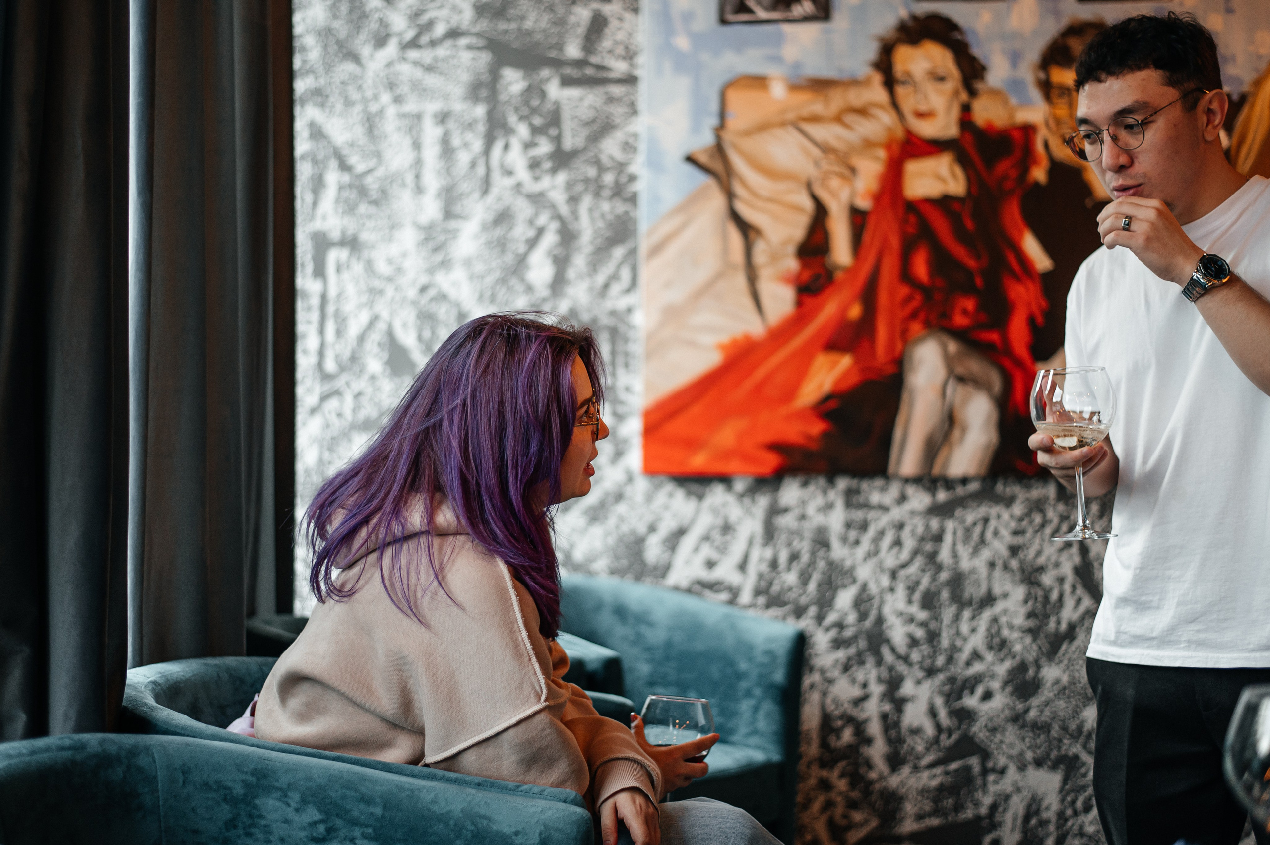 Презентация картины Карима в Париже. Фотограф Нижний Новгород