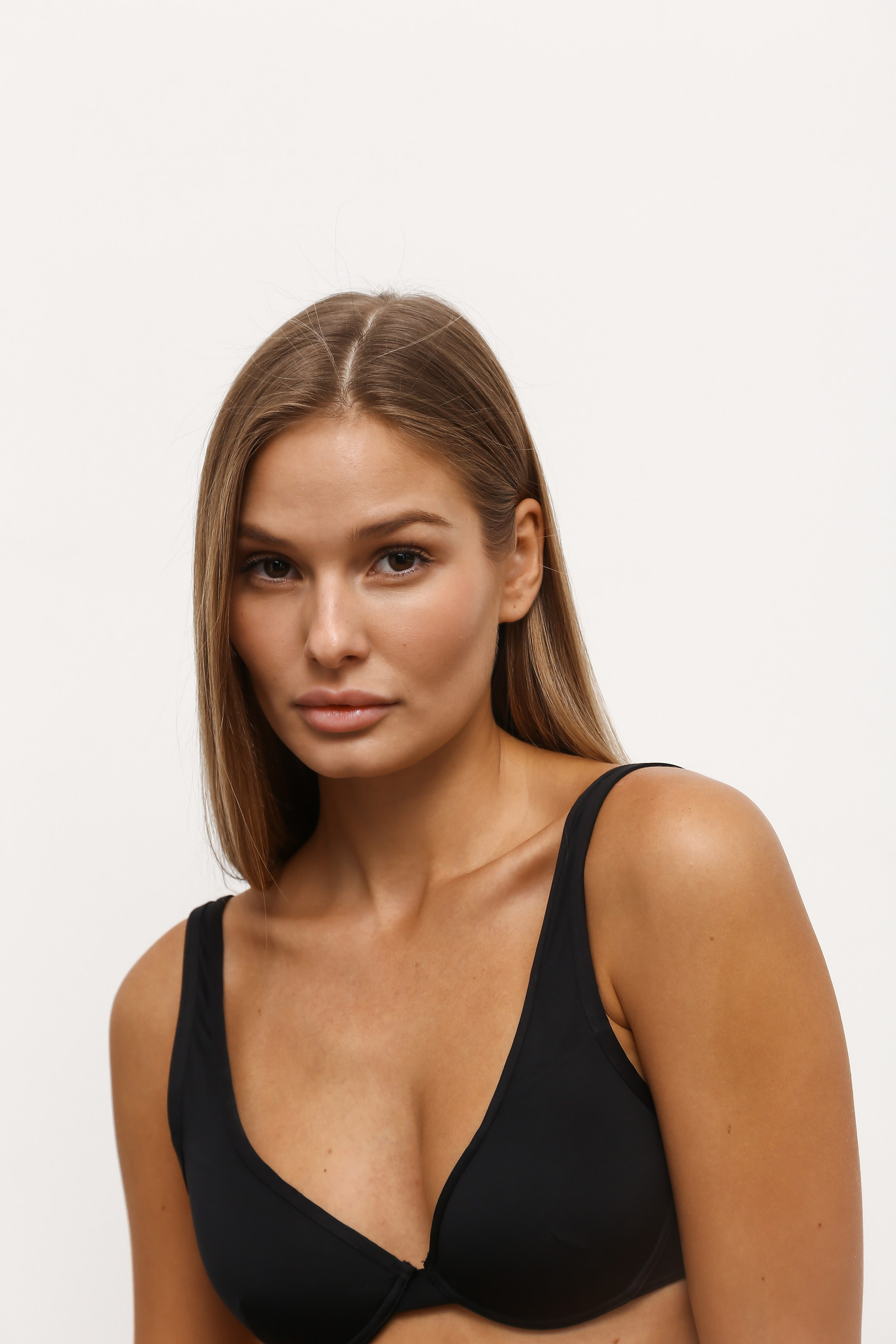 модельные тесты, снэпы, fashion фотография, модель, черный купальник, купальник, модельное агентство, белый фон, модельный бизнес, snaps, model tests, fashion, modeling agency, model portfolio, swimsuit, black swimsuit, posing, full length, natural light, fashion photography, body, body snaps, digitals, raw photos