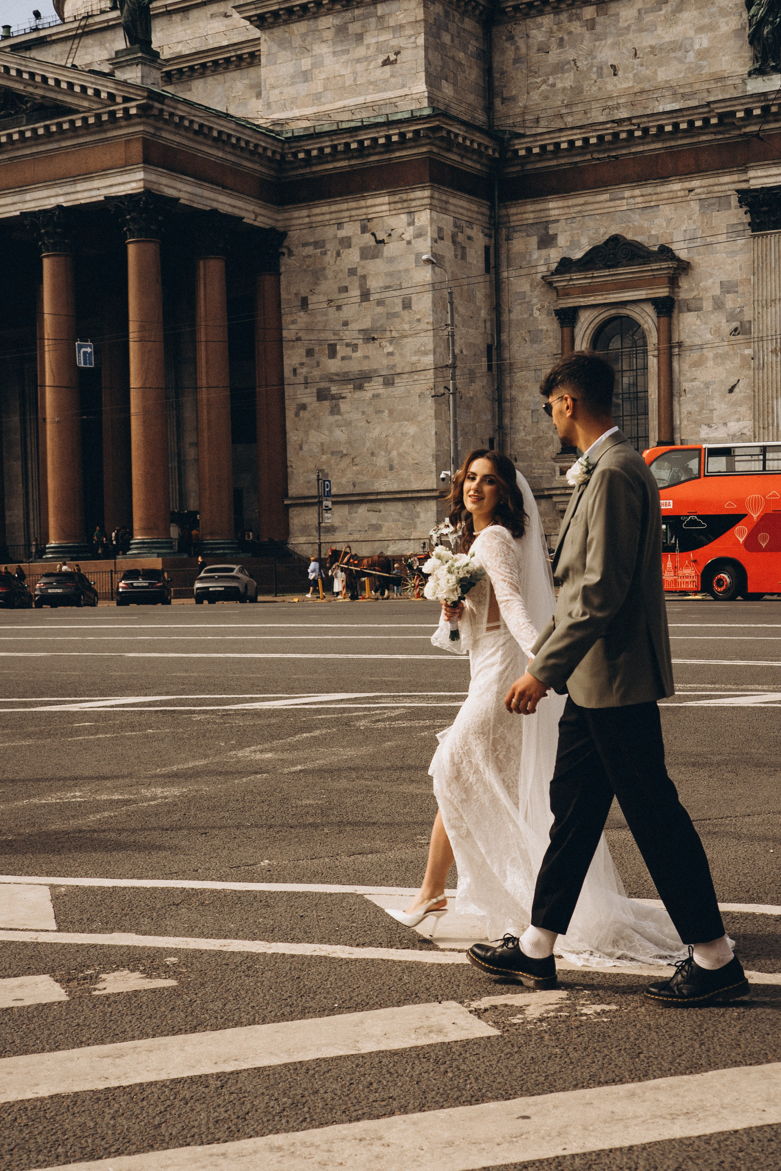 СВАДЕБНАЯ ПРОГУЛКА ВОЗЕ ИСАИКЕВСКОГО СОБОРА АСТОРИИ И ЗАКОНОДАЛЕТНОГО СОБРАНИЯ. Профессиональный фотограф, Санкт-Петербург — Виктория Богомолова