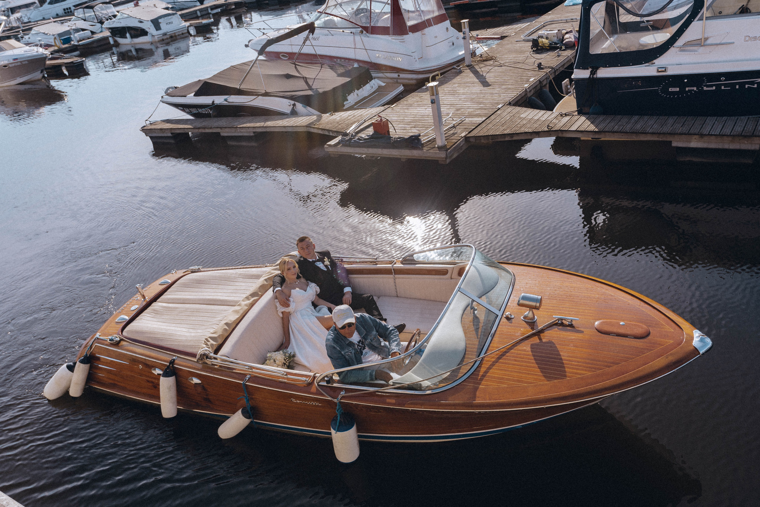 СВАДЕНБНАЯ СЬЕМКА НА КАТЕРЕ ПО КАНАЛАМ САНКТ-ПЕТЕРБУРГА И В АКВАТОРИИ НЕВЫ. Профессиональный фотограф, Санкт-Петербург — Виктория Богомолова