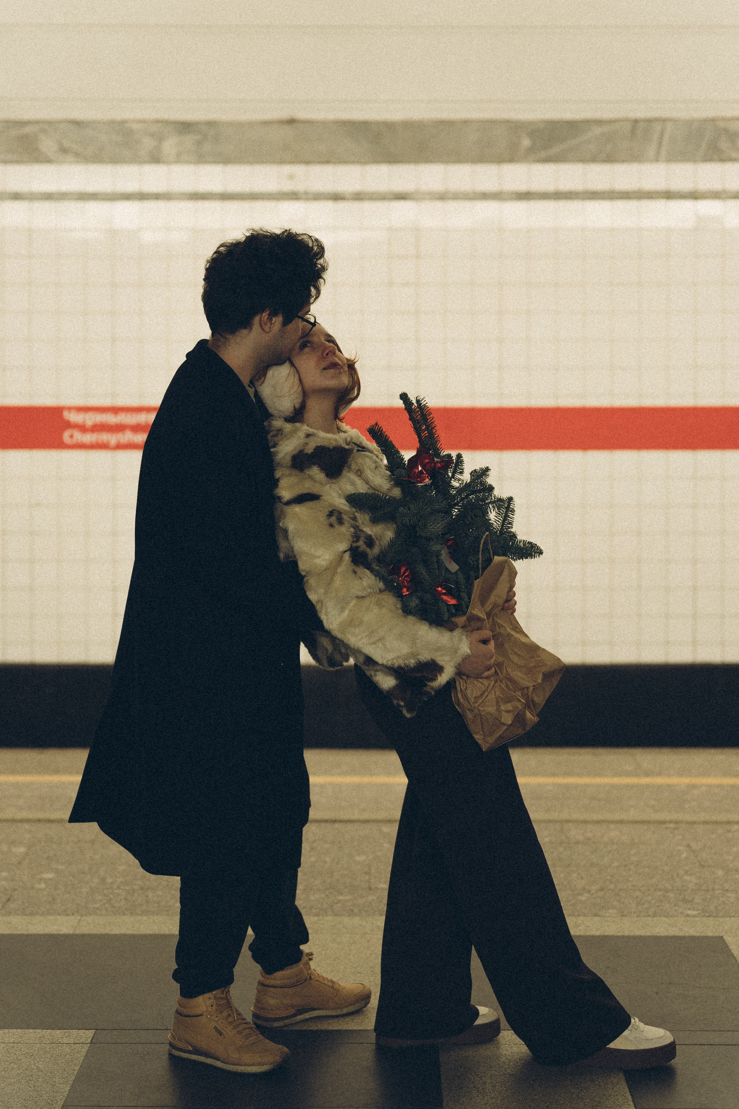 НОВОГОДНЯЯ ФОТОСЕСИИЯ ПАРЫ В МЕТРО ЛЮБОВЬ. Профессиональный фотограф, Санкт-Петербург — Виктория Богомолова