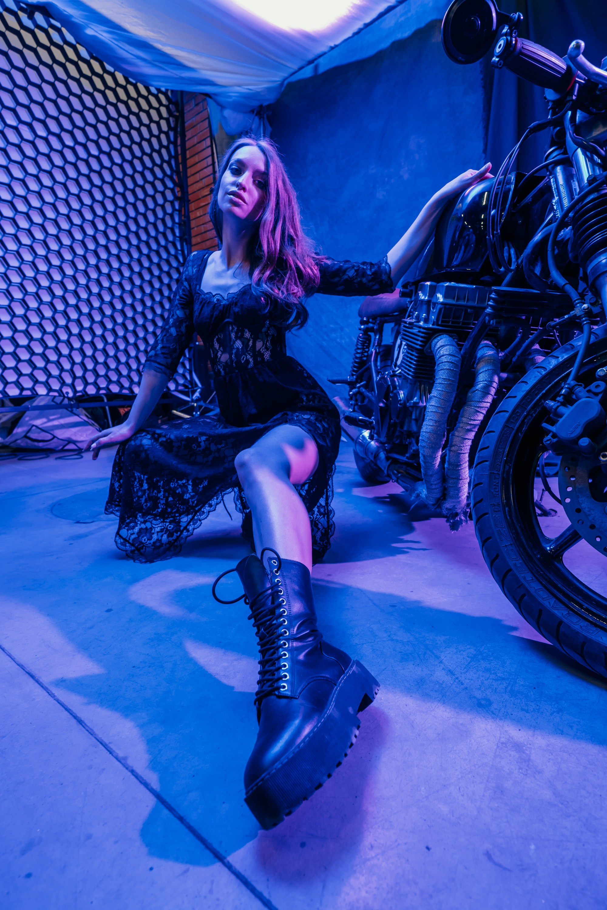 Девушки-байкеры — Фотосессия с мотоциклом в Питере. Свадебный, семейный, портретный, репортажный фотограф в Санкт-Петербурге