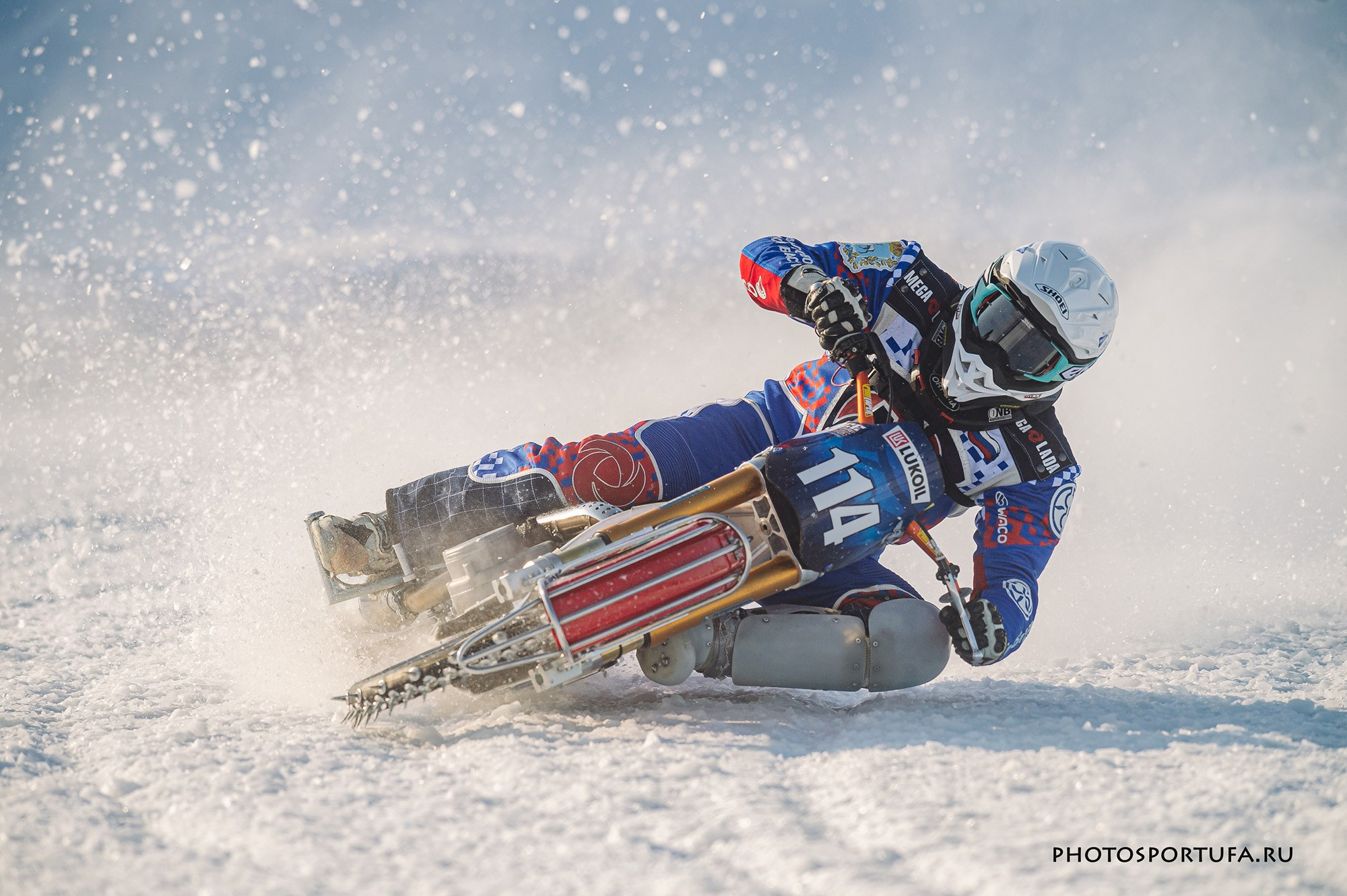 Мотогонку на льду. Спортивный фотограф в Уфе Евгений Буров