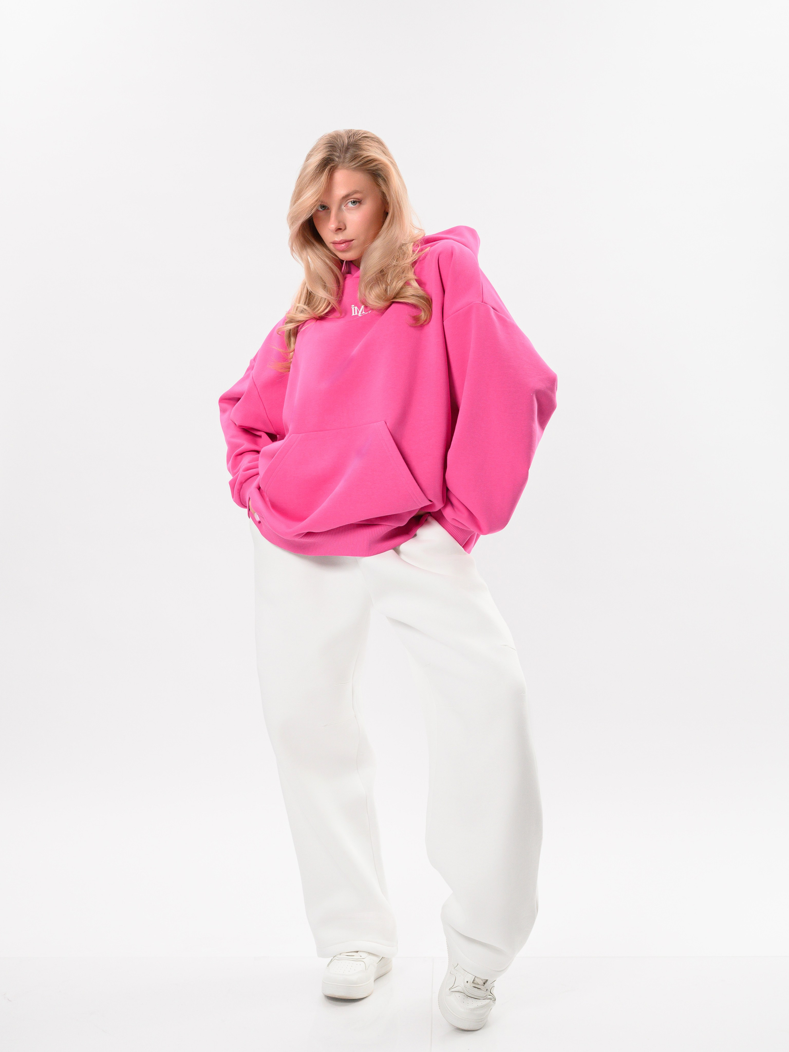 Каталог Девушки. Студия рекламной и предметной съемки товаров WELKO Studio