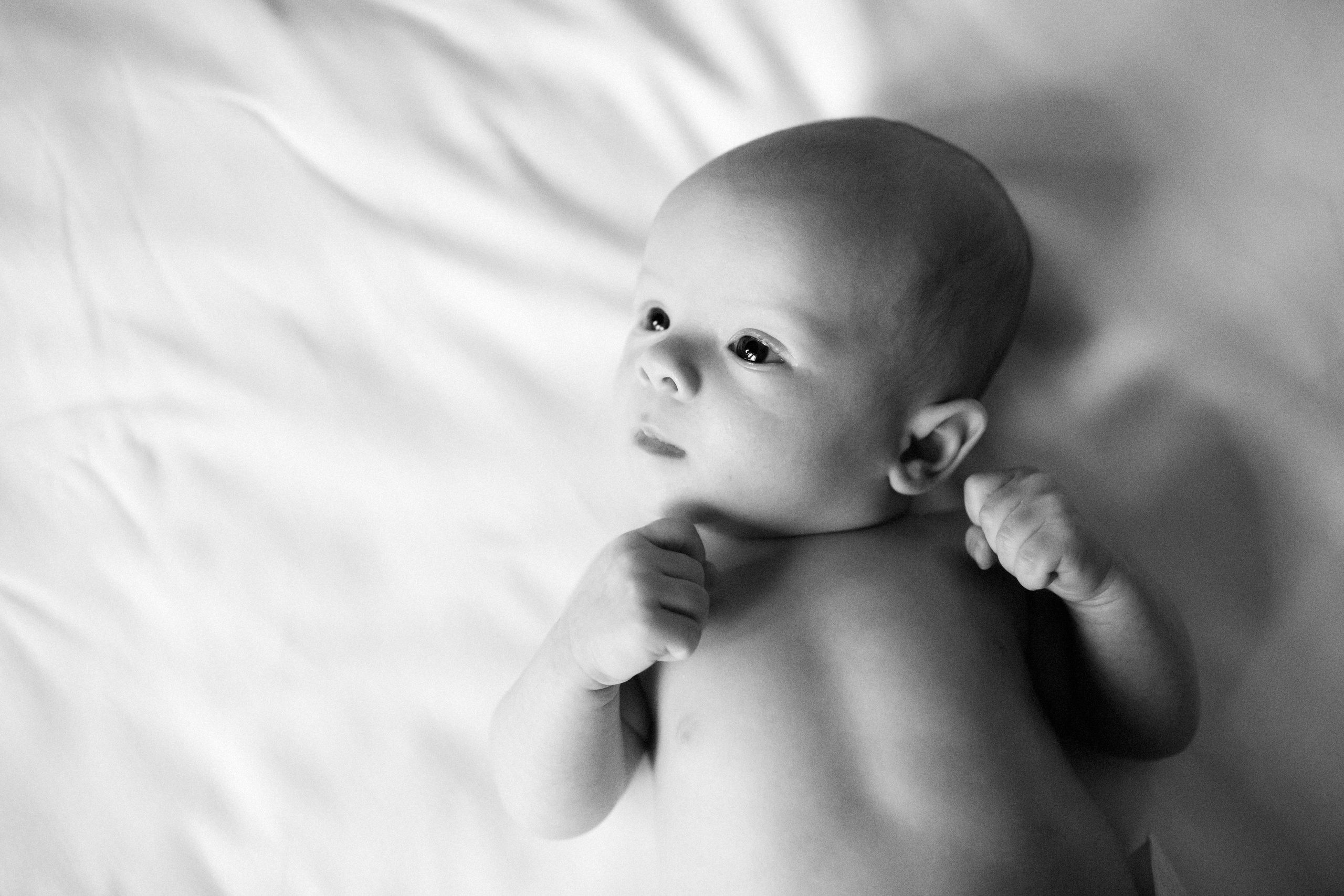 Черно-белая съемка новорожденной. Фотографы в Москве Светлана Устинова и Сергей Грачев
