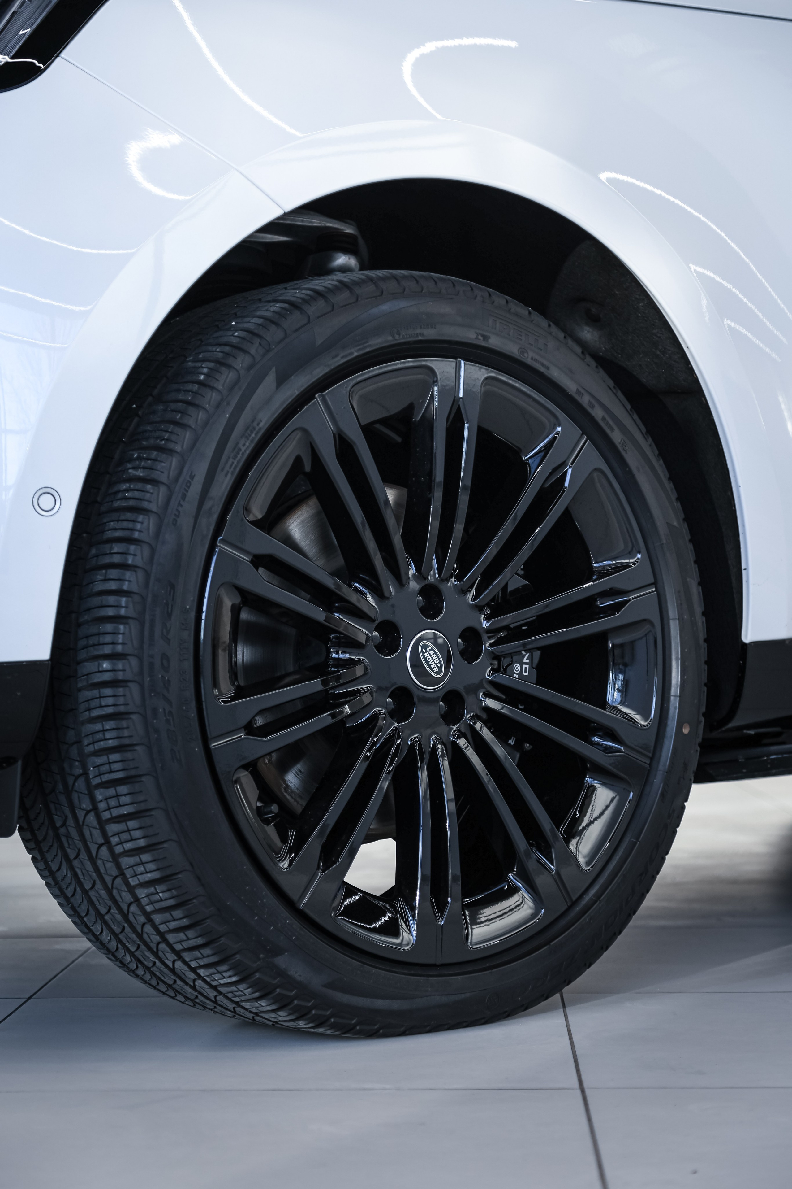 2024 Range Rover. Mixturecaptures