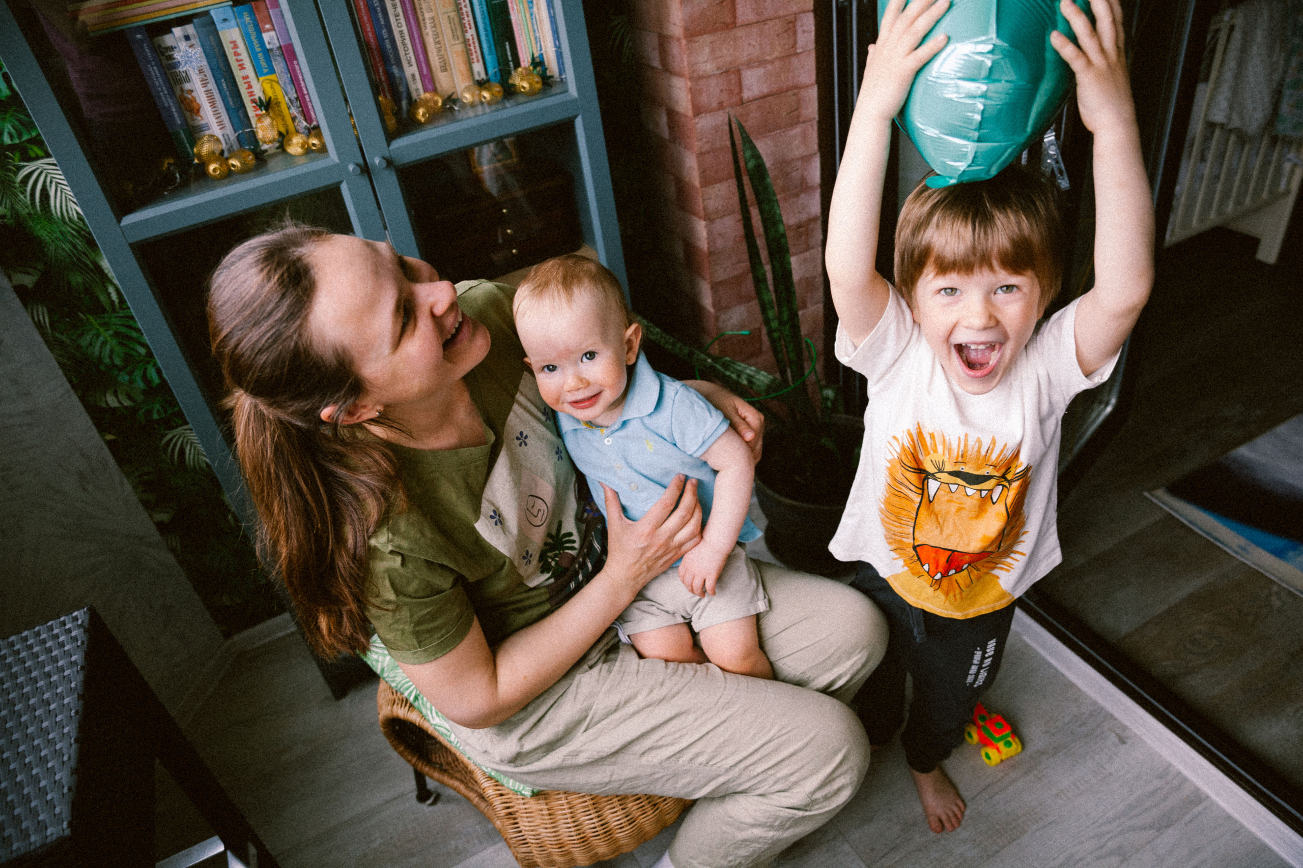 Аня, Гриша, Петя. Главная