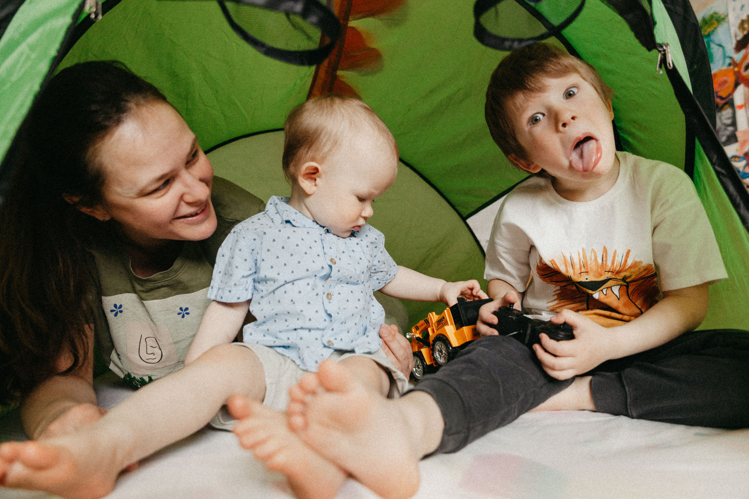 Аня, Гриша, Петя. Главная