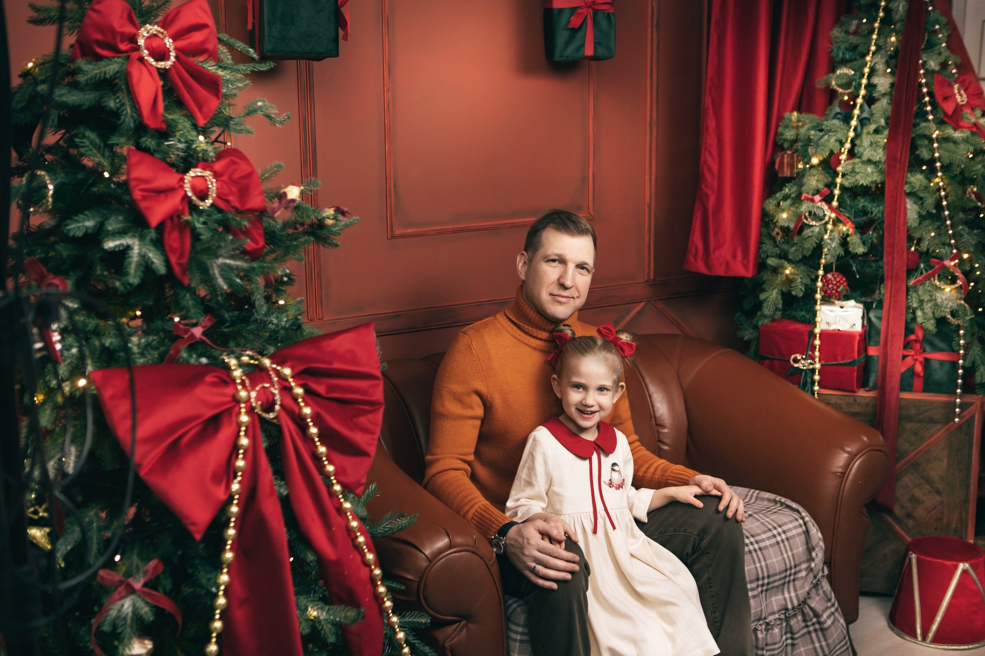 Семейная новогодняя фотосессия. Фотограф в Оренбурге. Профессиональный фотограф