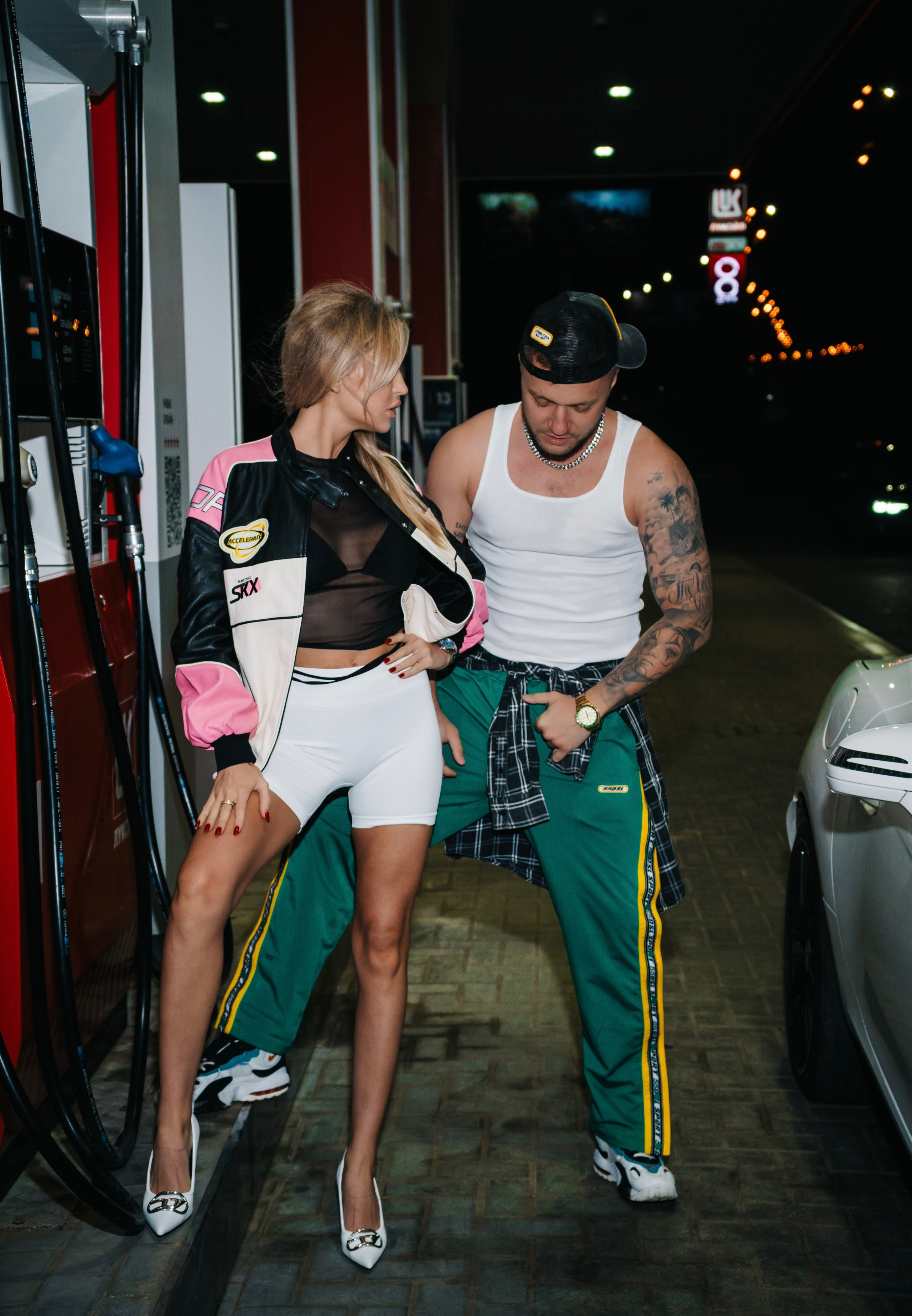 Lovestory на заправке. Фотограф Москва и Видеограф Москва