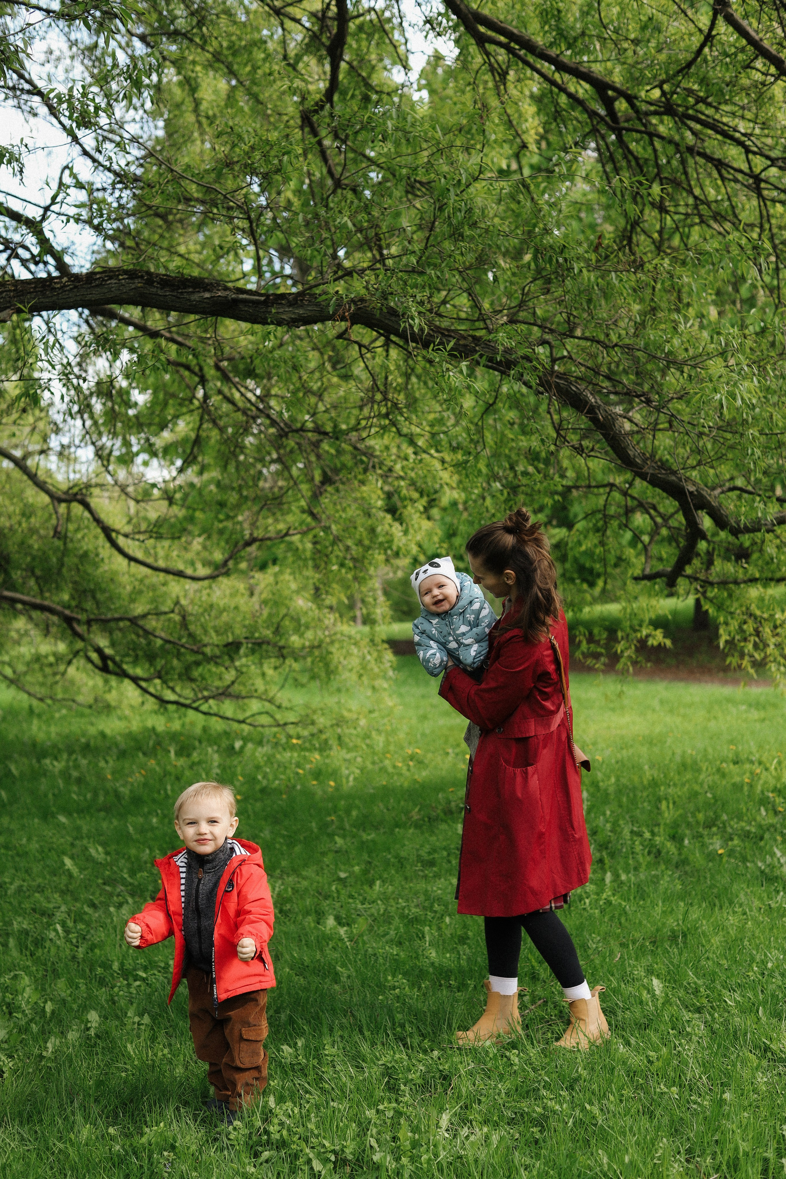 Прогулка мамы с сыновьями. Семейный и lovestory фотограф в Москве Светлана Коняхина