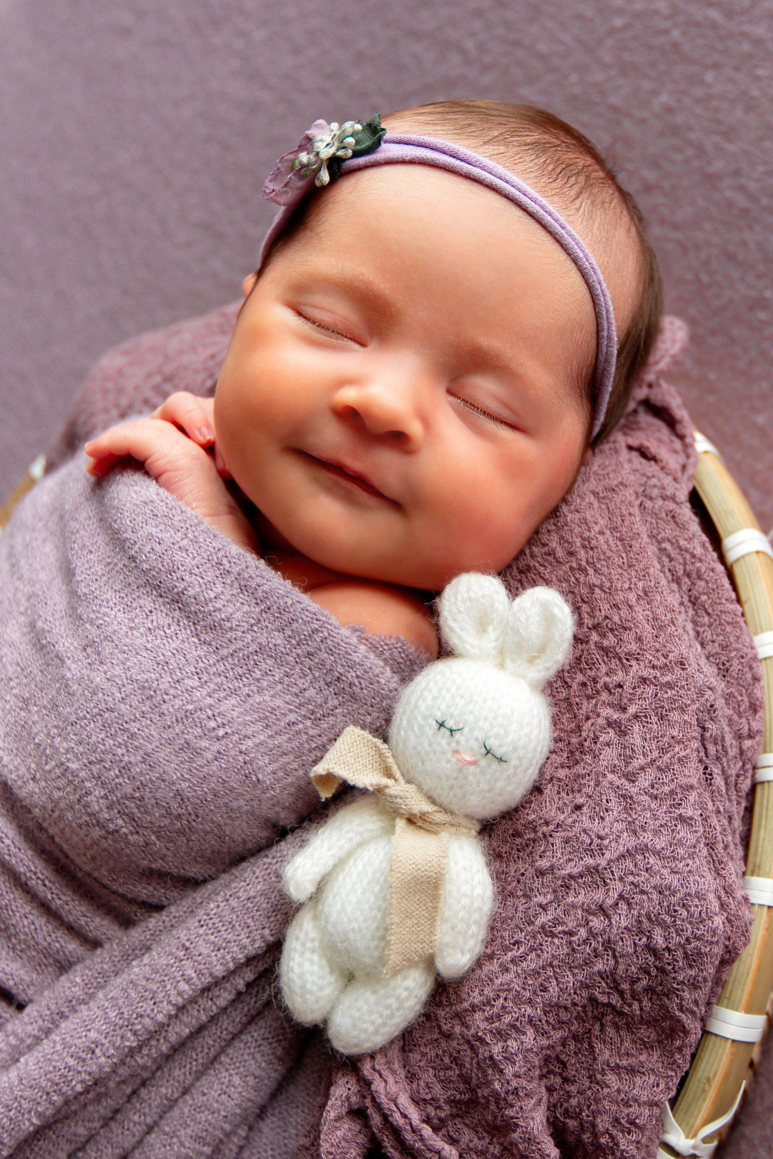 Девочка в корзинке