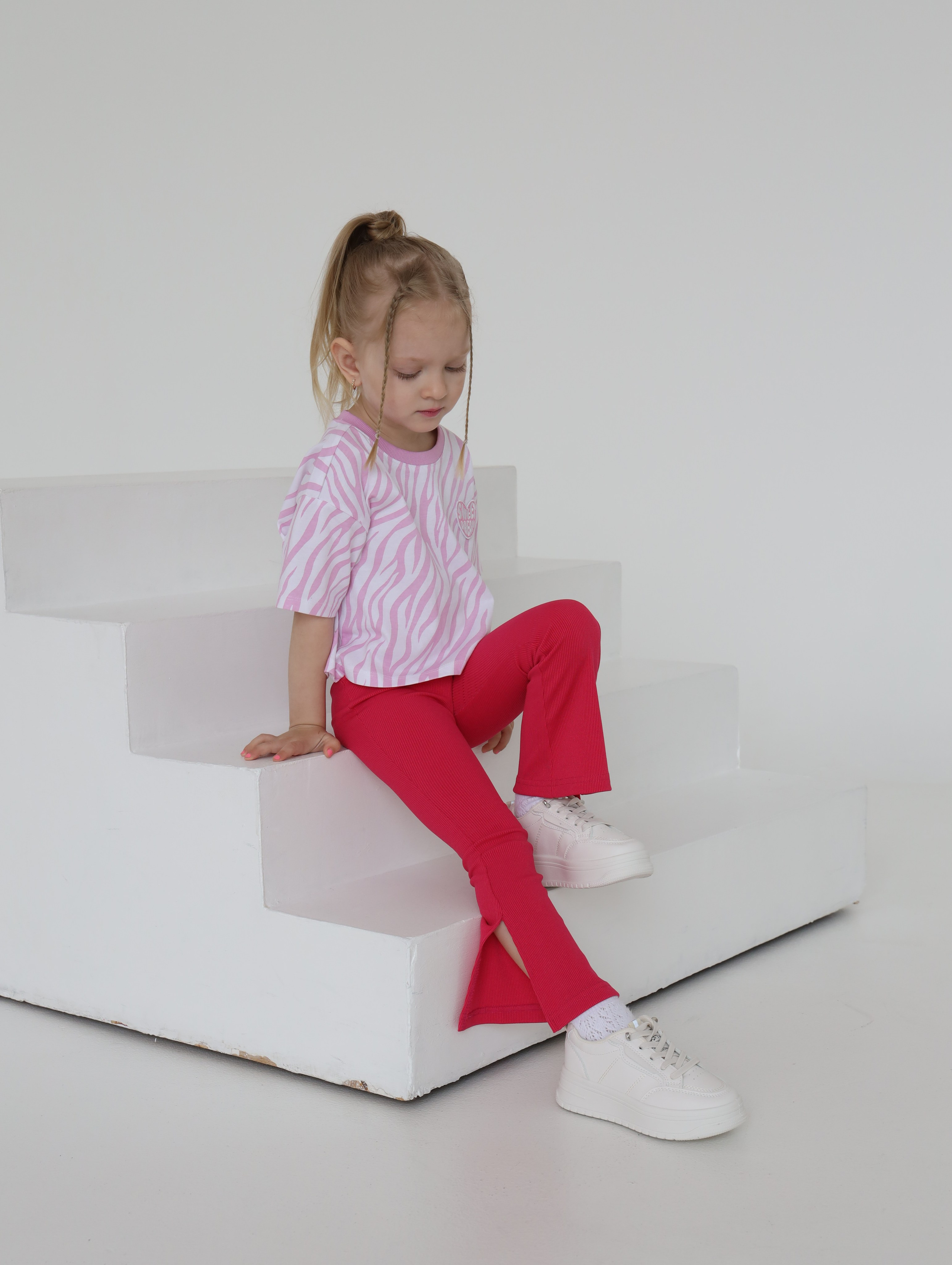 Каталожная съемка детской одежды для маркетплейса. Фотограф в Новосибирске Анна Полторацкая