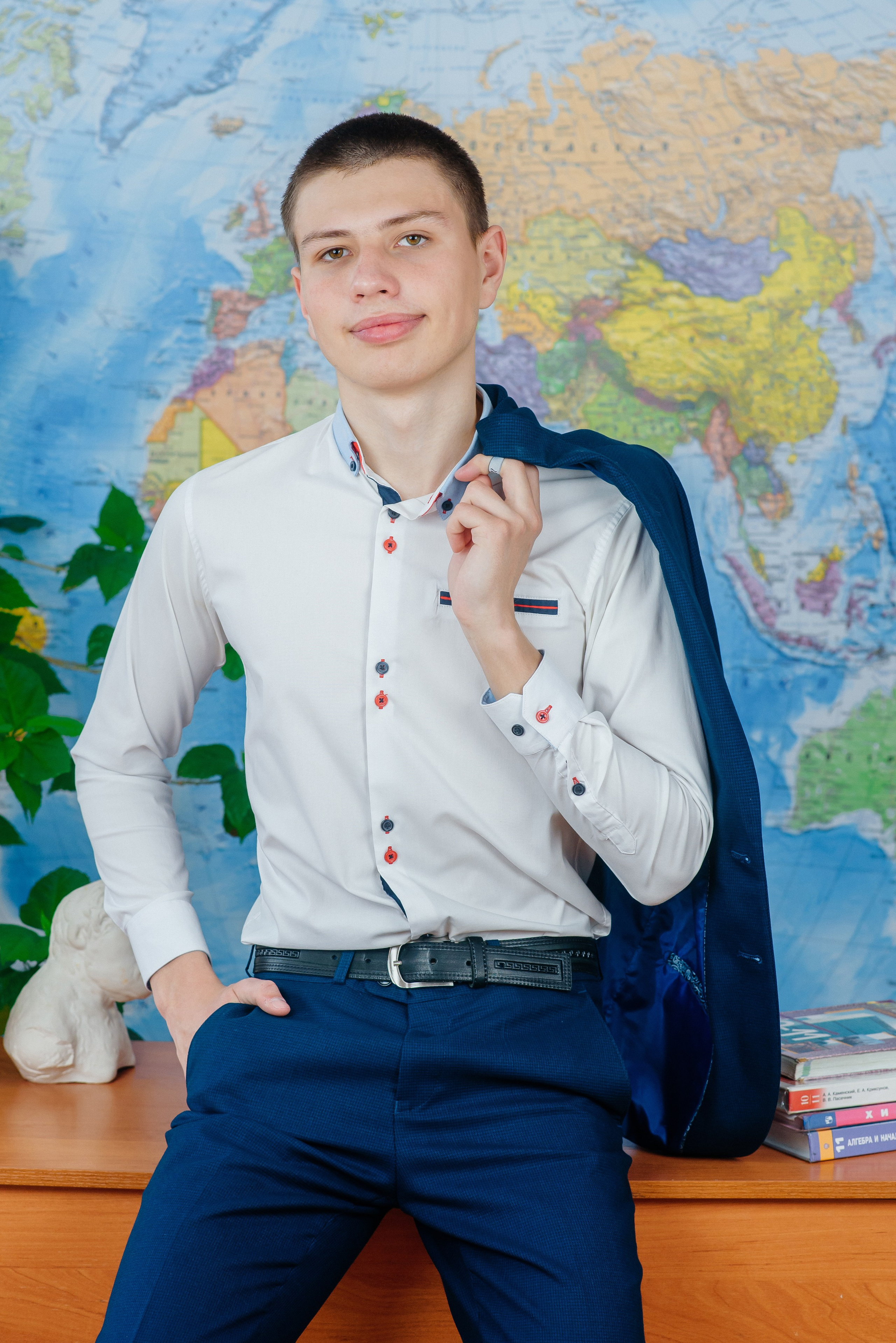 На фоне карты. Семейный фотограф в Барнауле