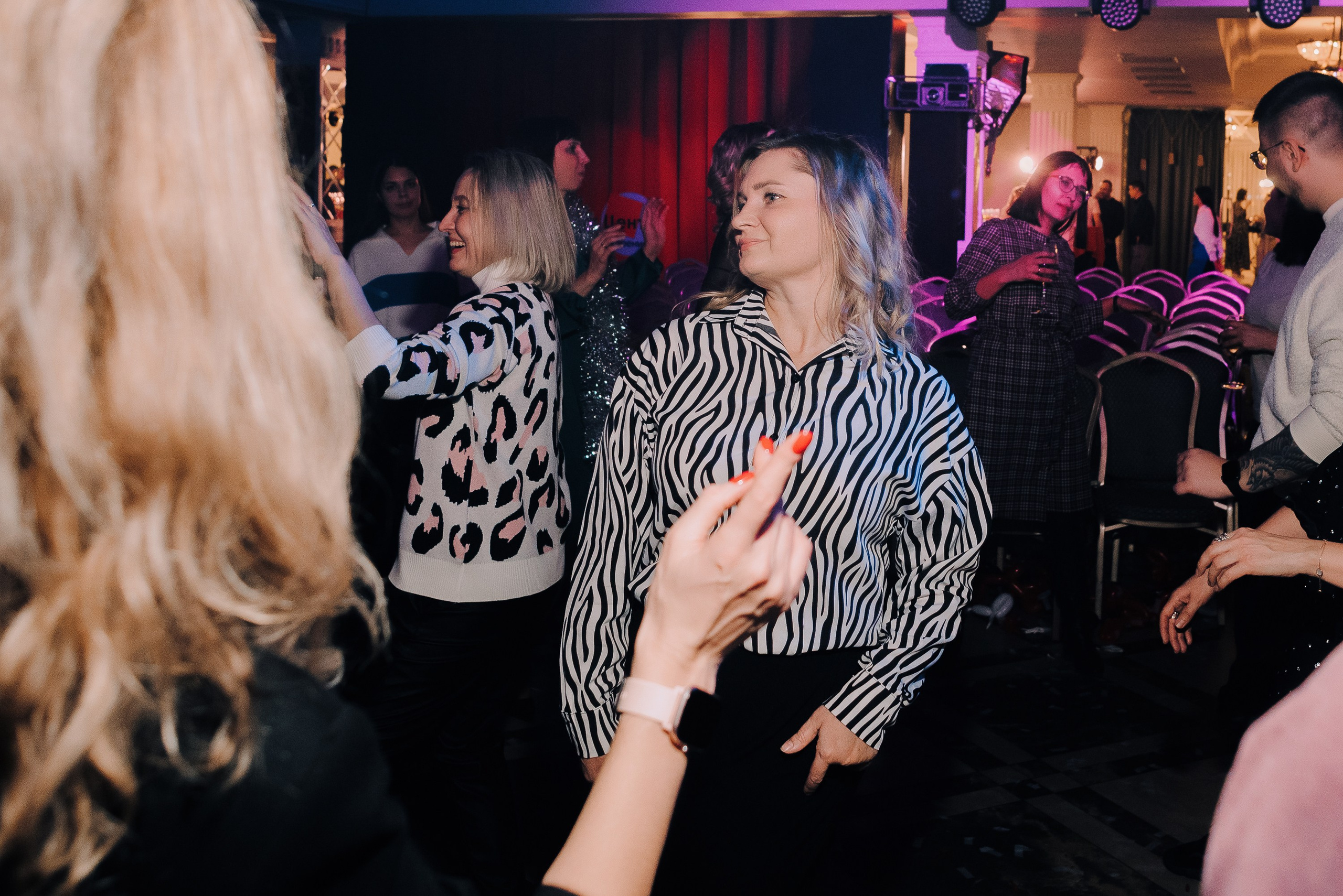 СПЕКТАКЛЬ «ВОЛШЕБНЫЕ ОЧКИ» ОПТИК-ЦЕНТР. Репортажный фотограф Зуев Роман г. Челябинск