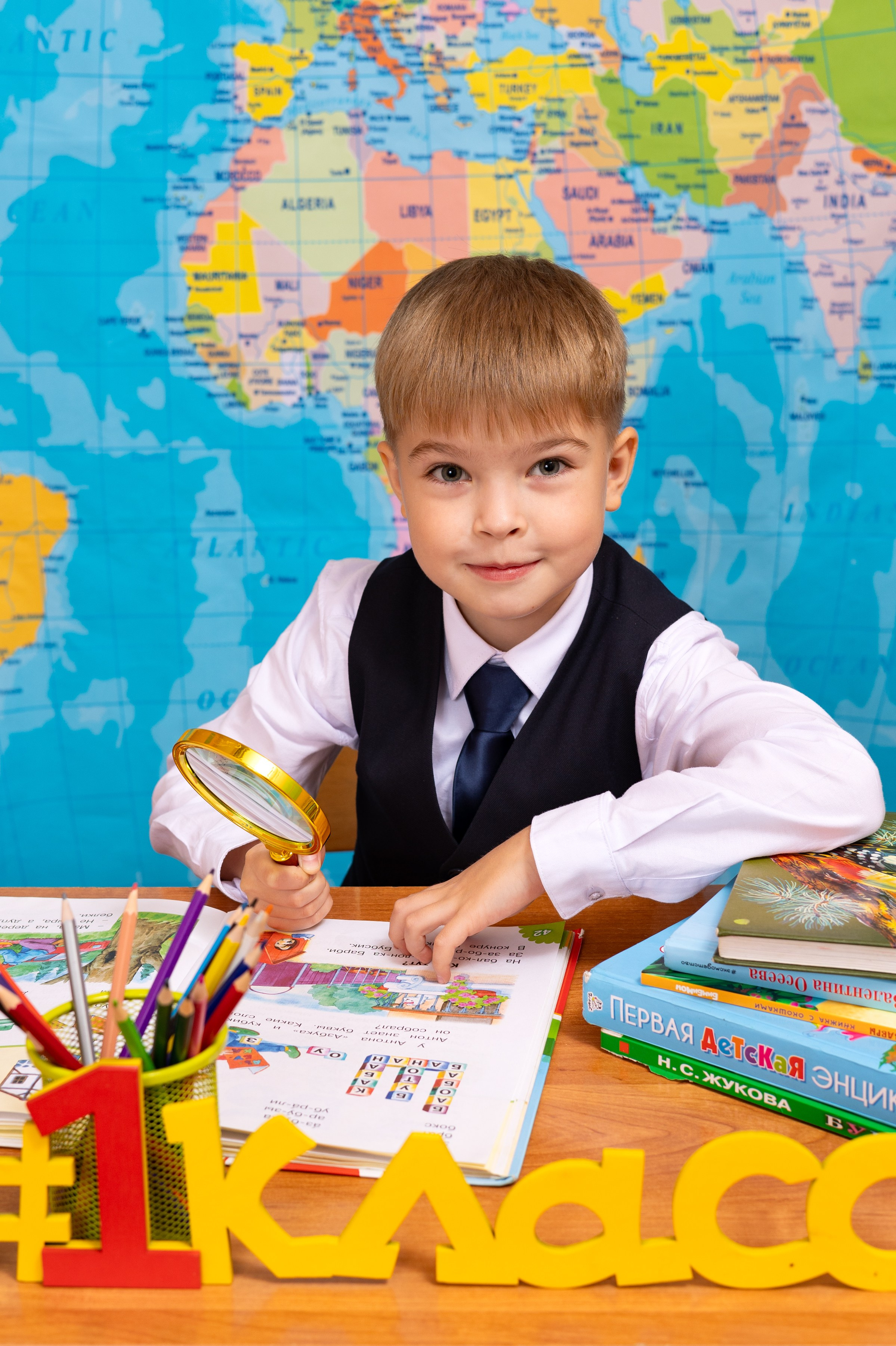 Карта мира голубая. Выпускные альбомы в Иваново в детский сад и школу. Александр и Светлана Янкины