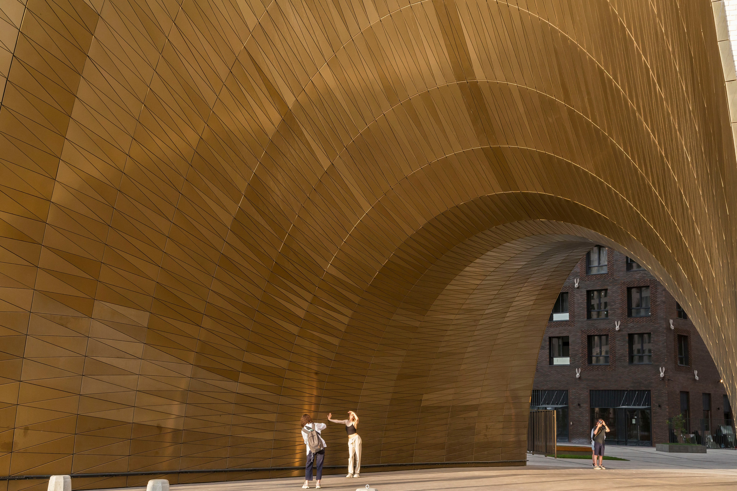 ЗИЛАРТ. Дом с золотой аркой