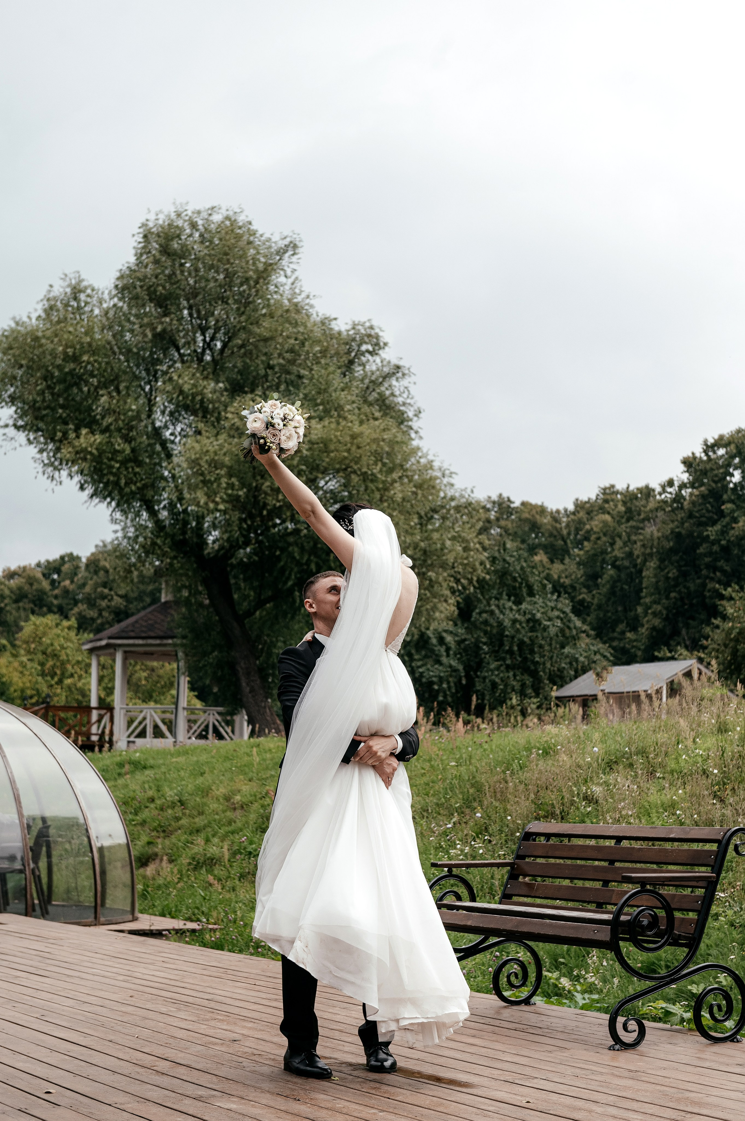 Свадьба с венчанием в Щелково. Прогулка в Гребнево, ресторан Кинза, отель Премиум. Свадебный и семейный фотограф Виктория Носачёва. Щелково, Москва и МО