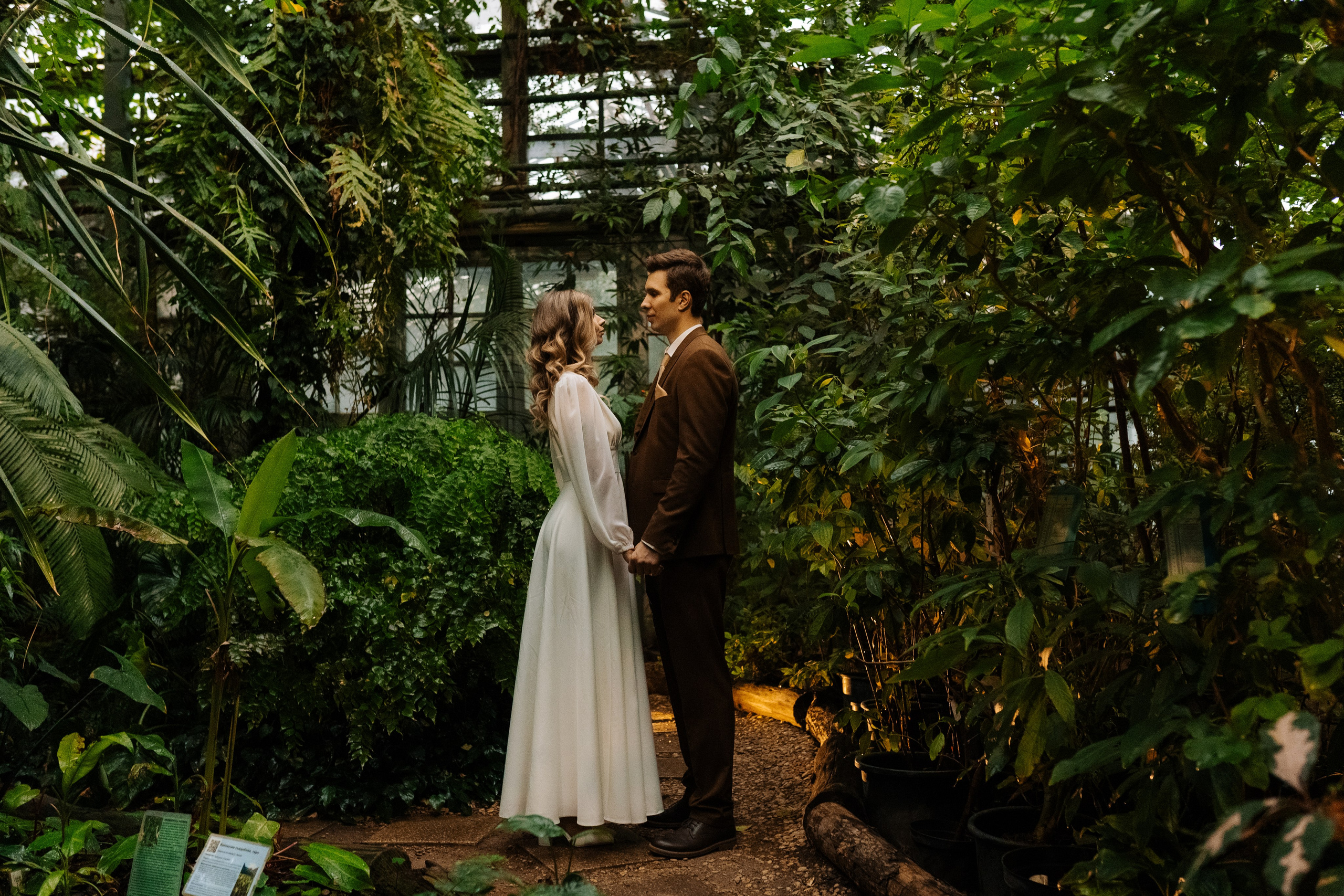 Свадебная фотосессия в оранжерее, Москва. Свадебный фотограф в Москве Анна Полушина