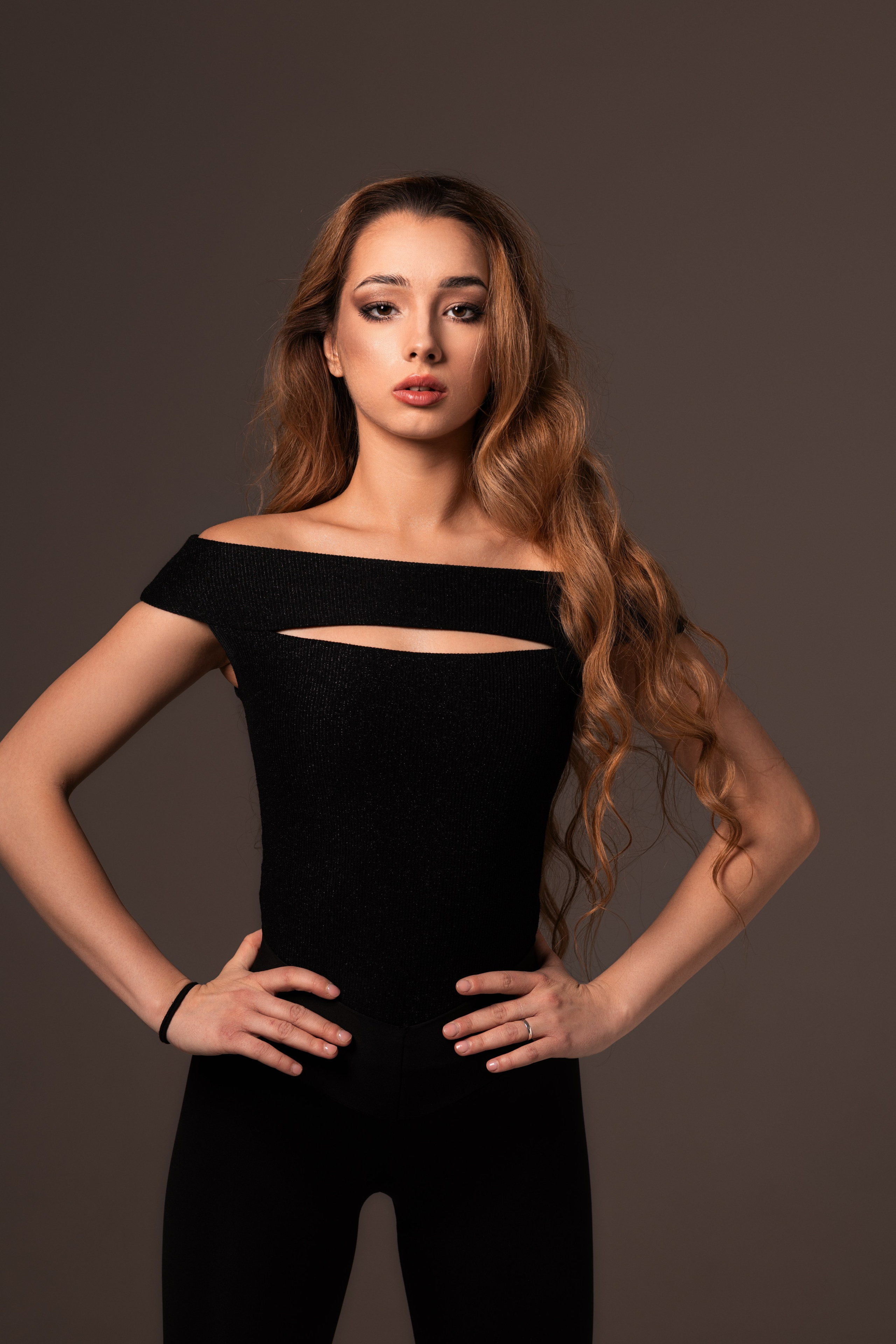 Студийная съемка с Полиной на циклораме в формате для «себя». Дмитрий Шульгин, портретный фотограф в Воронеже