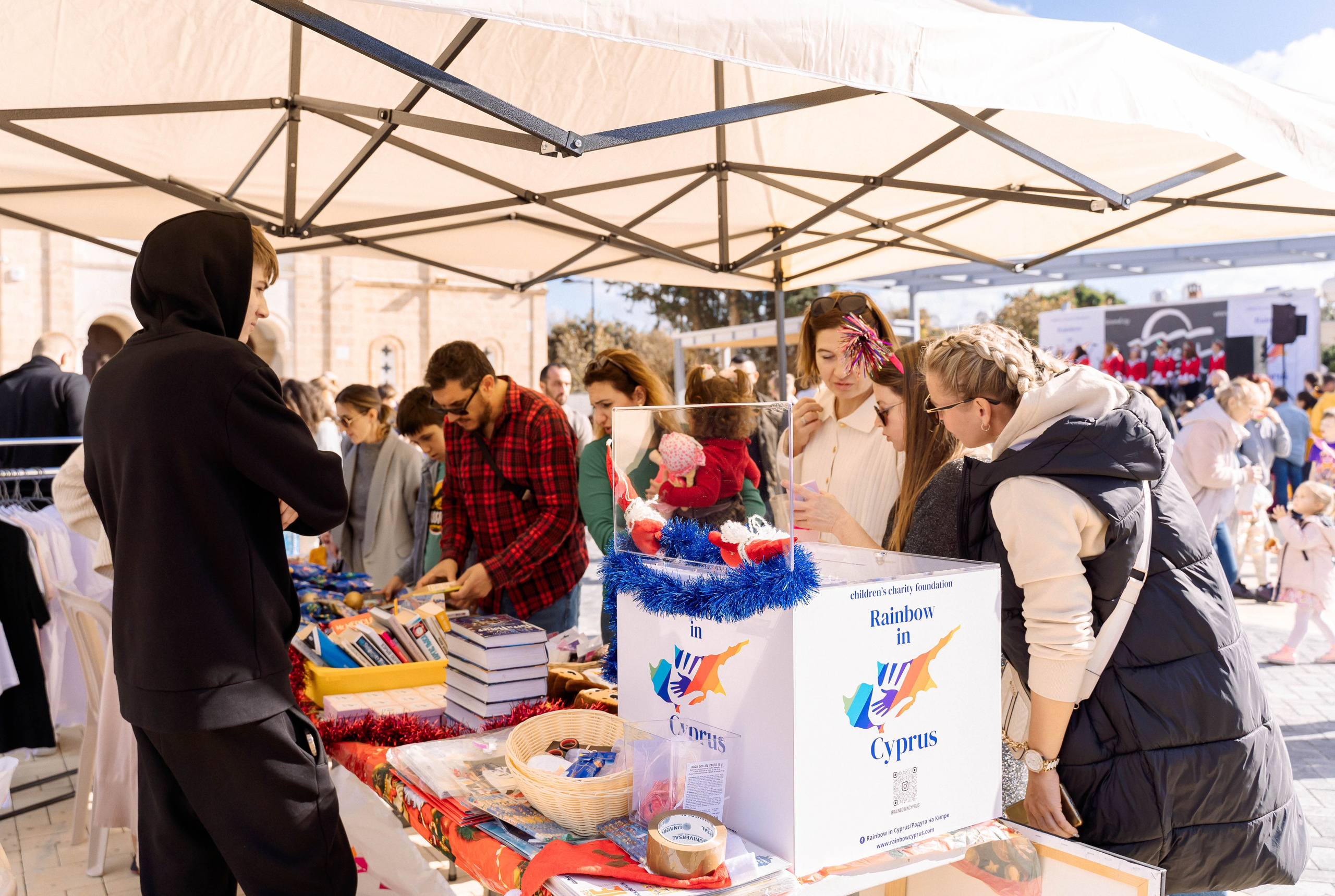 Новогодняя ярмарка от БФ «Радуга на Кипре». Свадебный и семейный фотограф Ирина Чернова