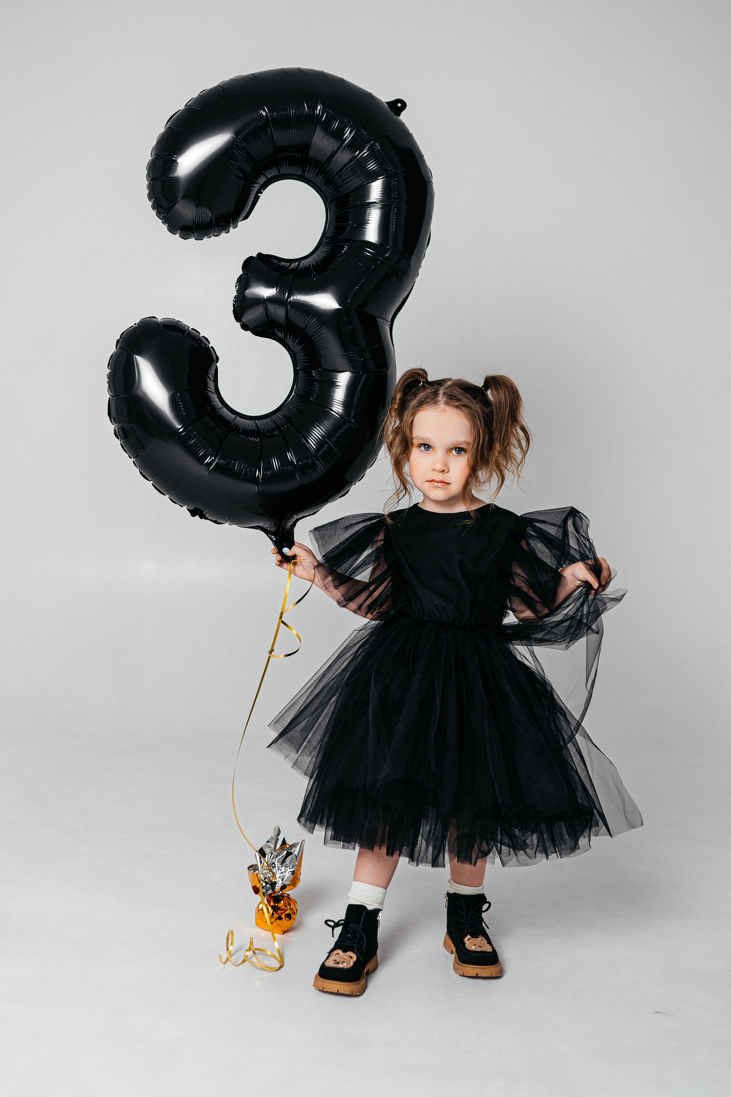 Фотосессия для девочки в платье. Фотограф Ким Наталья в Красноярске