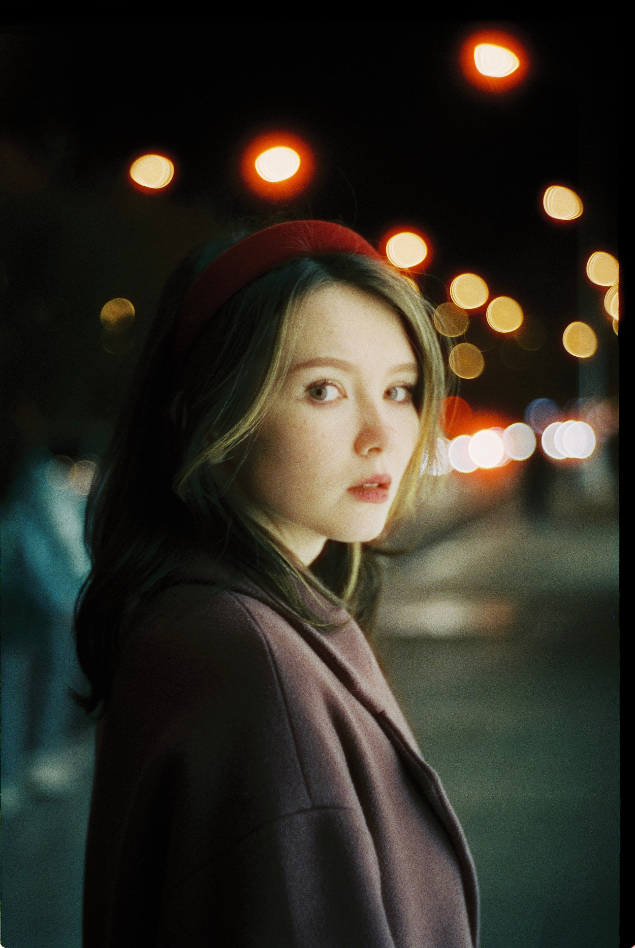 Город. Фотограф Максим К. Интимный портрет и вечерние прогулки по Москве на плёнку